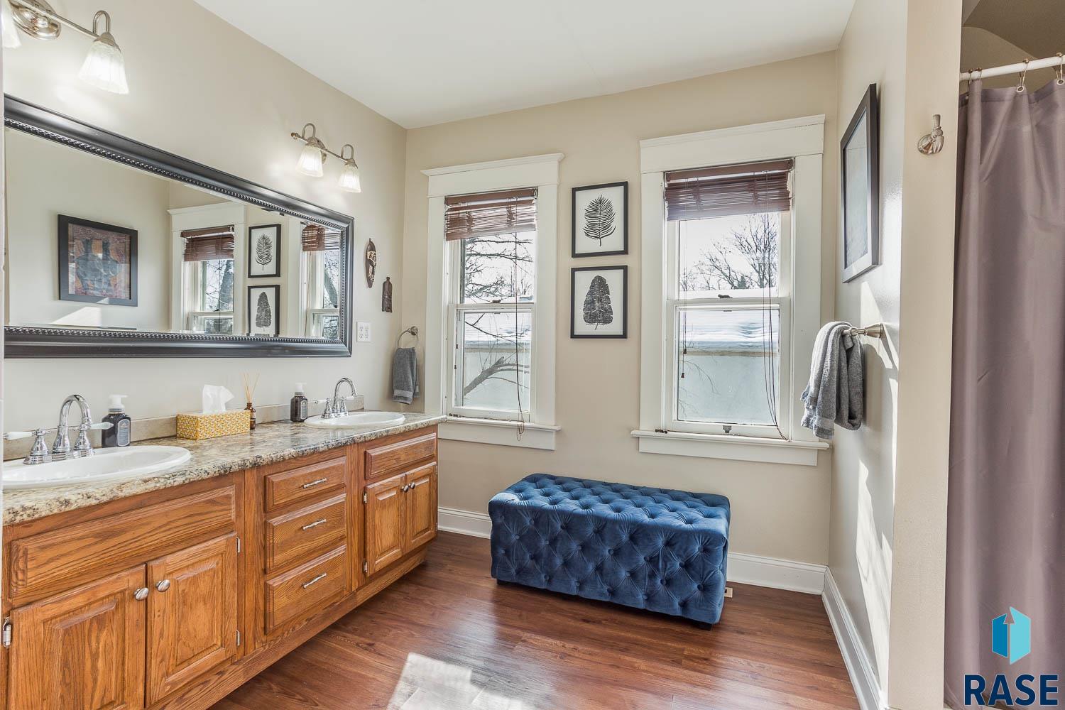 221 W 23rd St Street, Sioux Falls, New Jersey image 20