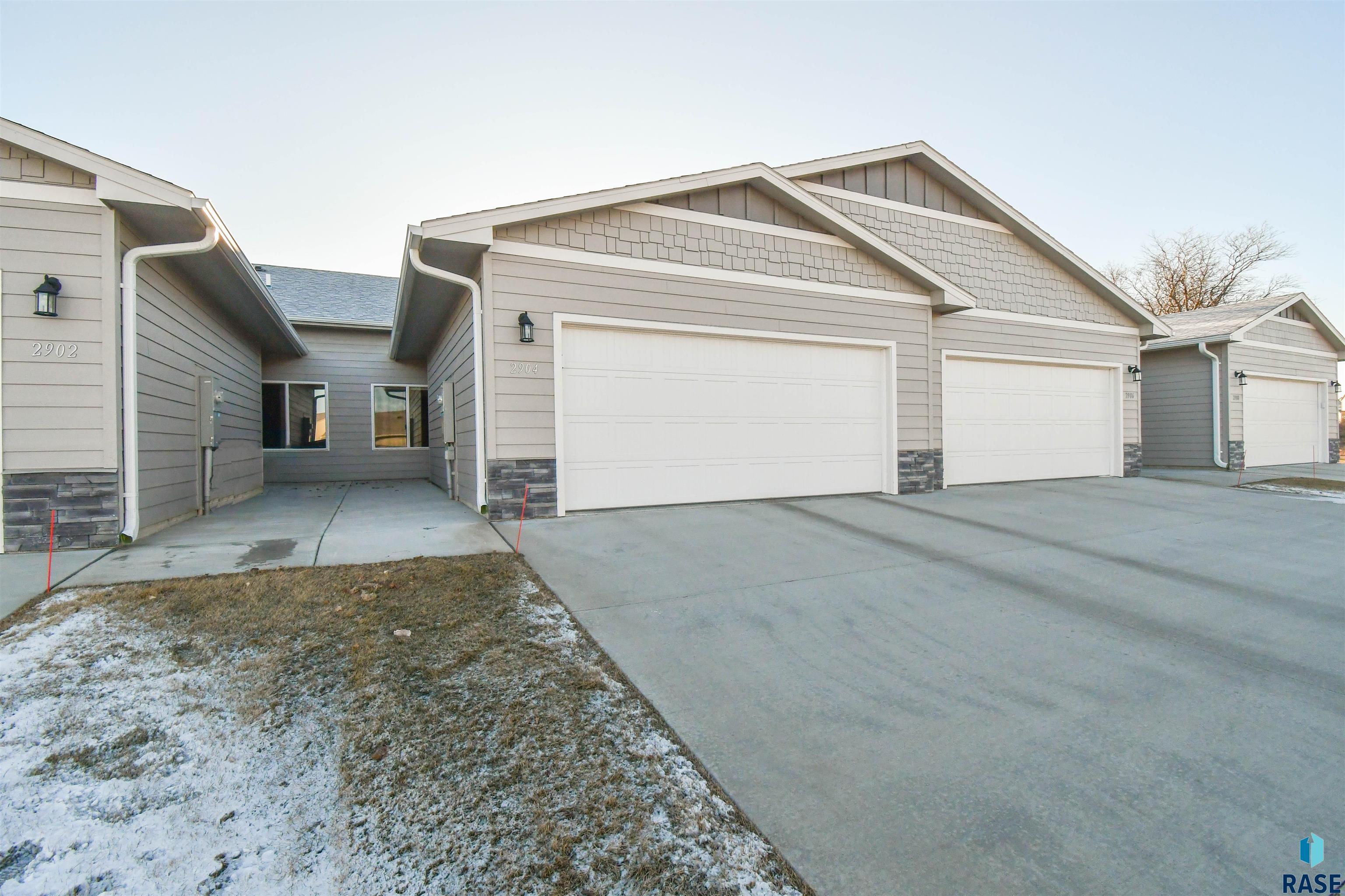 2904 S Broek Dr Drive, Sioux Falls, South Dakota image 1