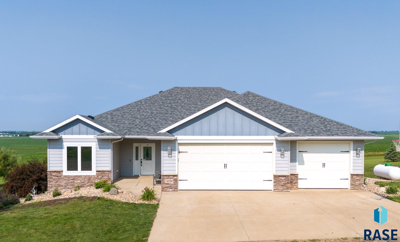 48286 Arrowhead Cir Circle, Canton, South Dakota image 1