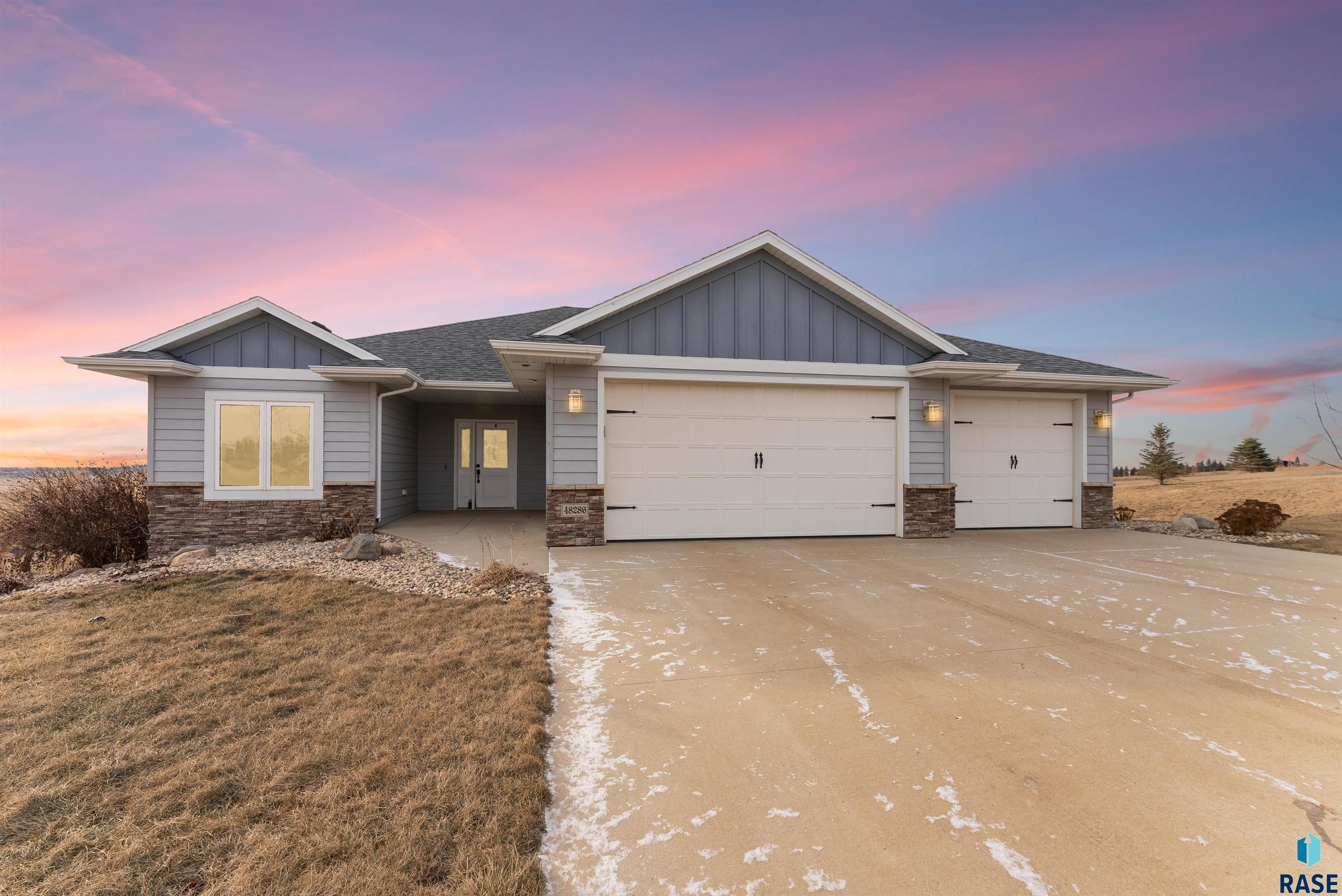 48286 Arrowhead Cir Circle, Canton, South Dakota image 1