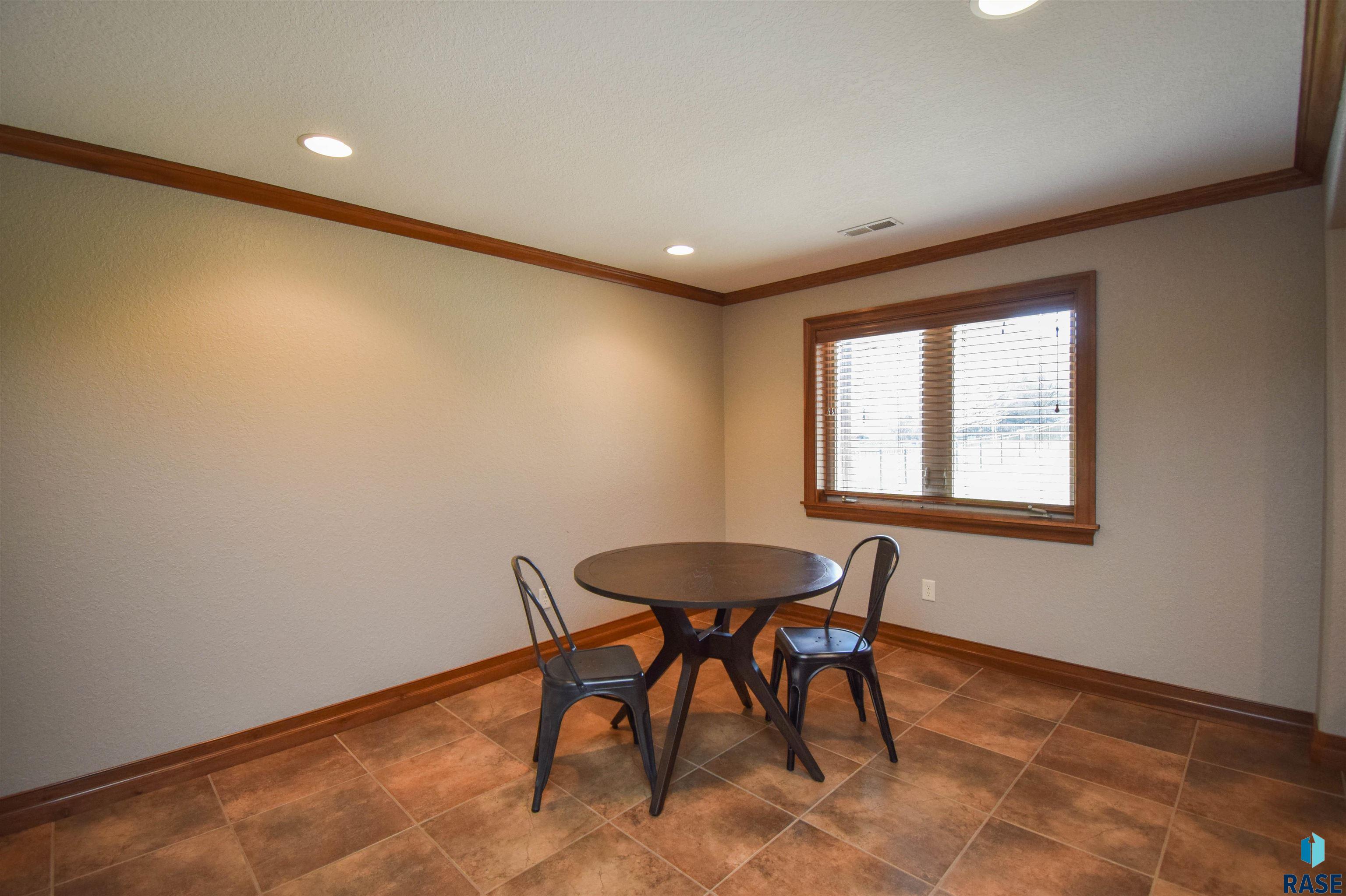 2204 S Silverthorne Ave Avenue, Sioux Falls, New Jersey image 49