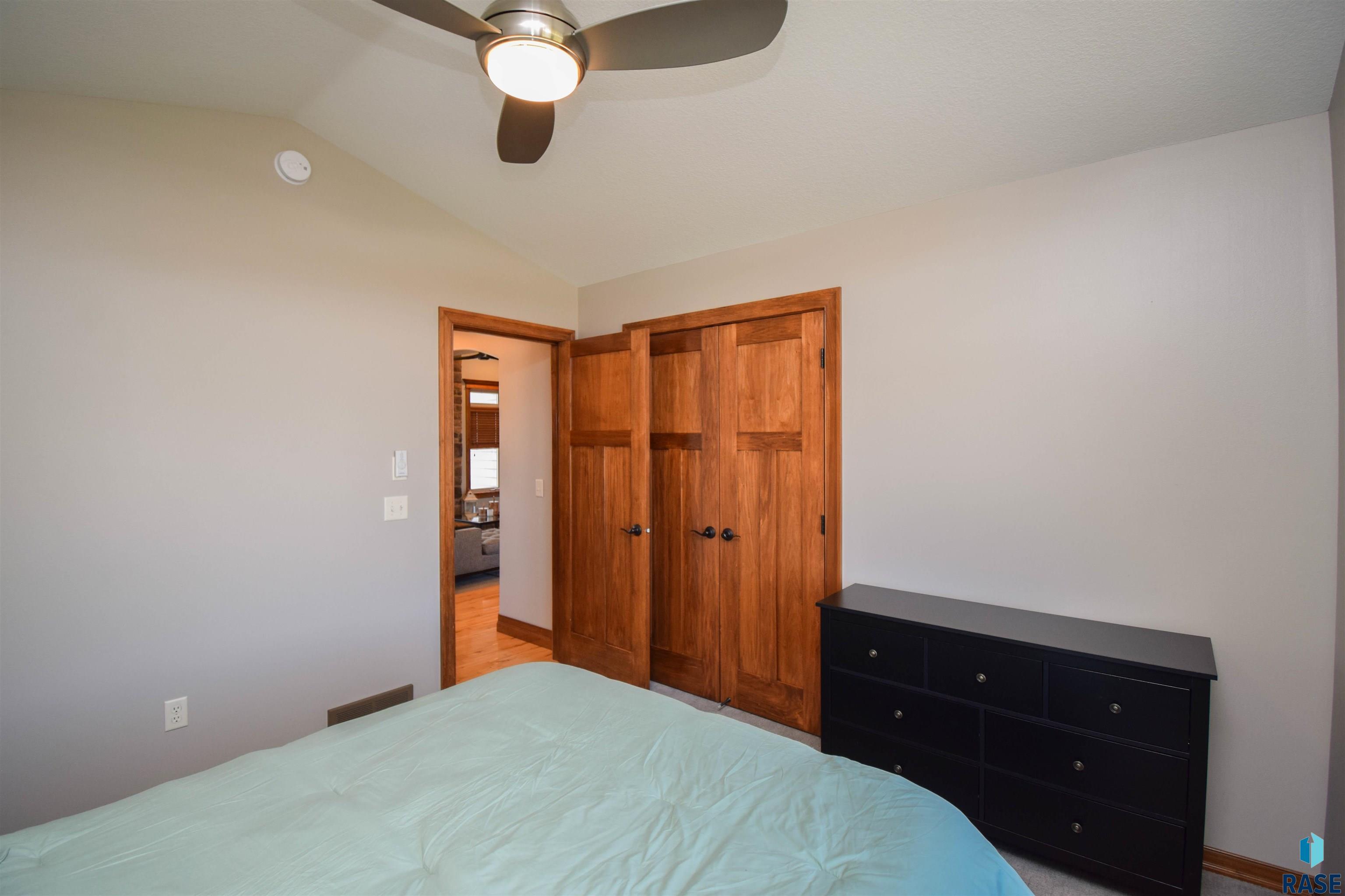 2204 S Silverthorne Ave Avenue, Sioux Falls, New Jersey image 33