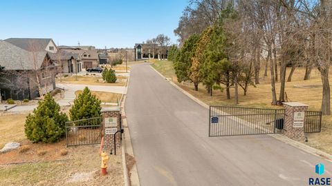 Photo of 8509 E Torchwood Pl, Sioux Falls, SD 57110 (MLS # 22501130)