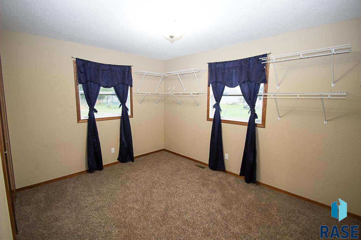 717 SW 2nd St Street, Madison, South Dakota image 11