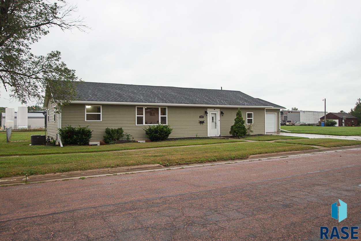 717 SW 2nd St Street, Madison, South Dakota image 2