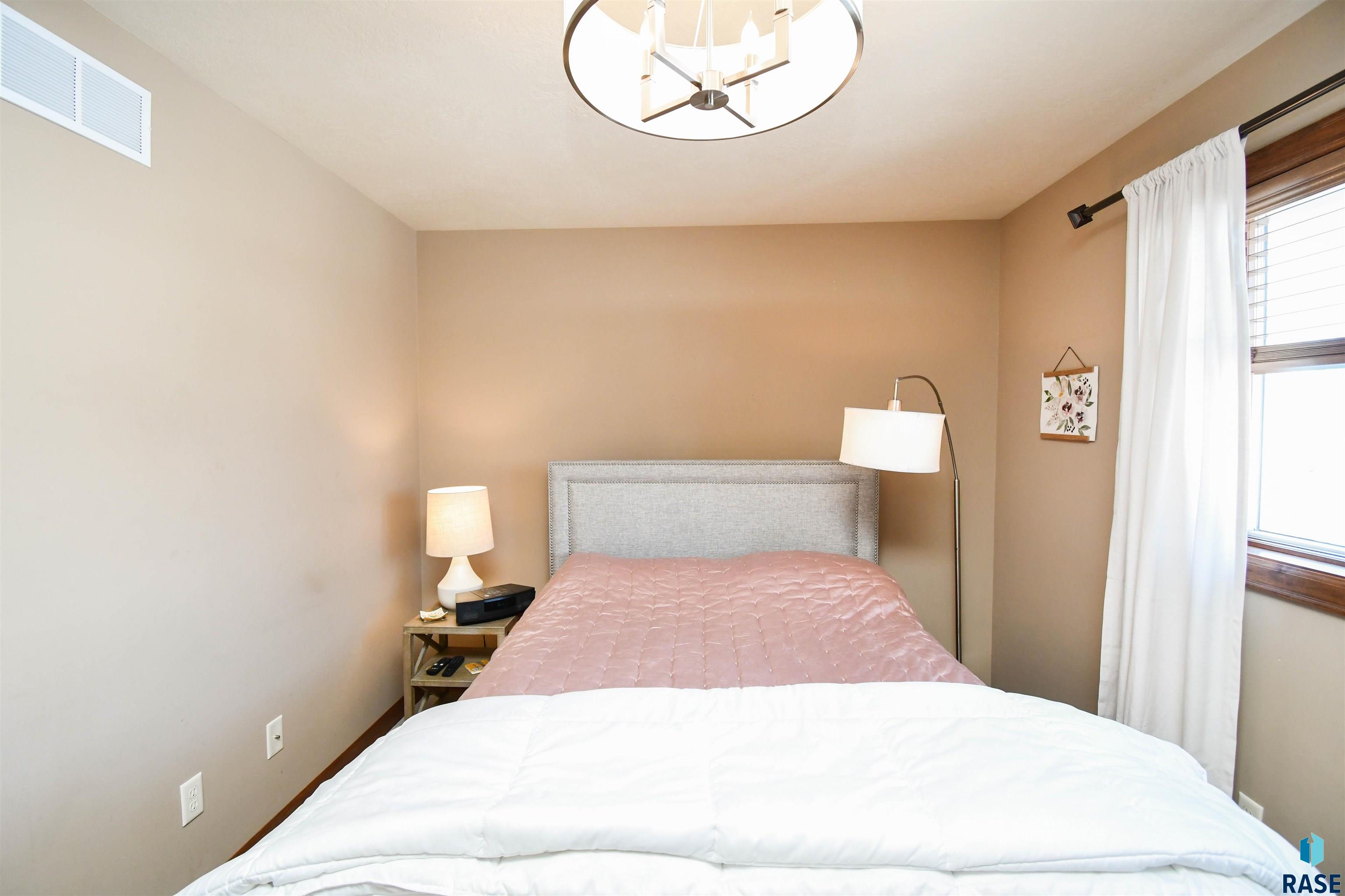 1424 W Waterstone Dr Drive, Sioux Falls, South Dakota image 37