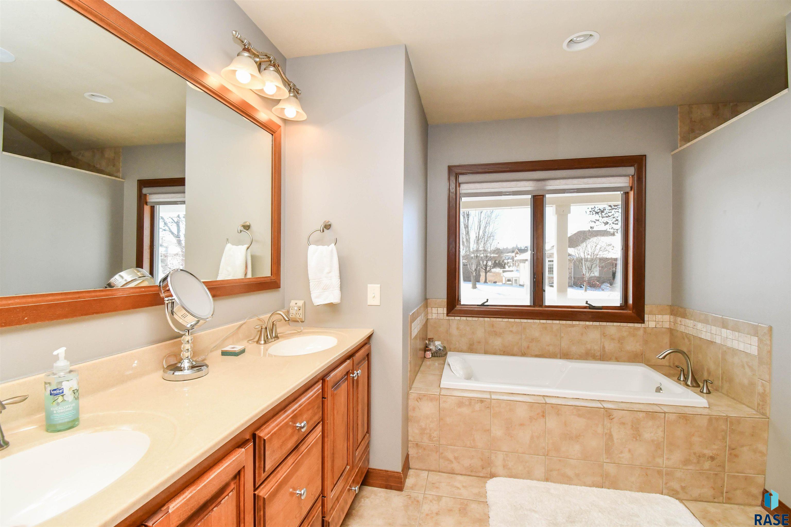 1424 W Waterstone Dr Drive, Sioux Falls, South Dakota image 26