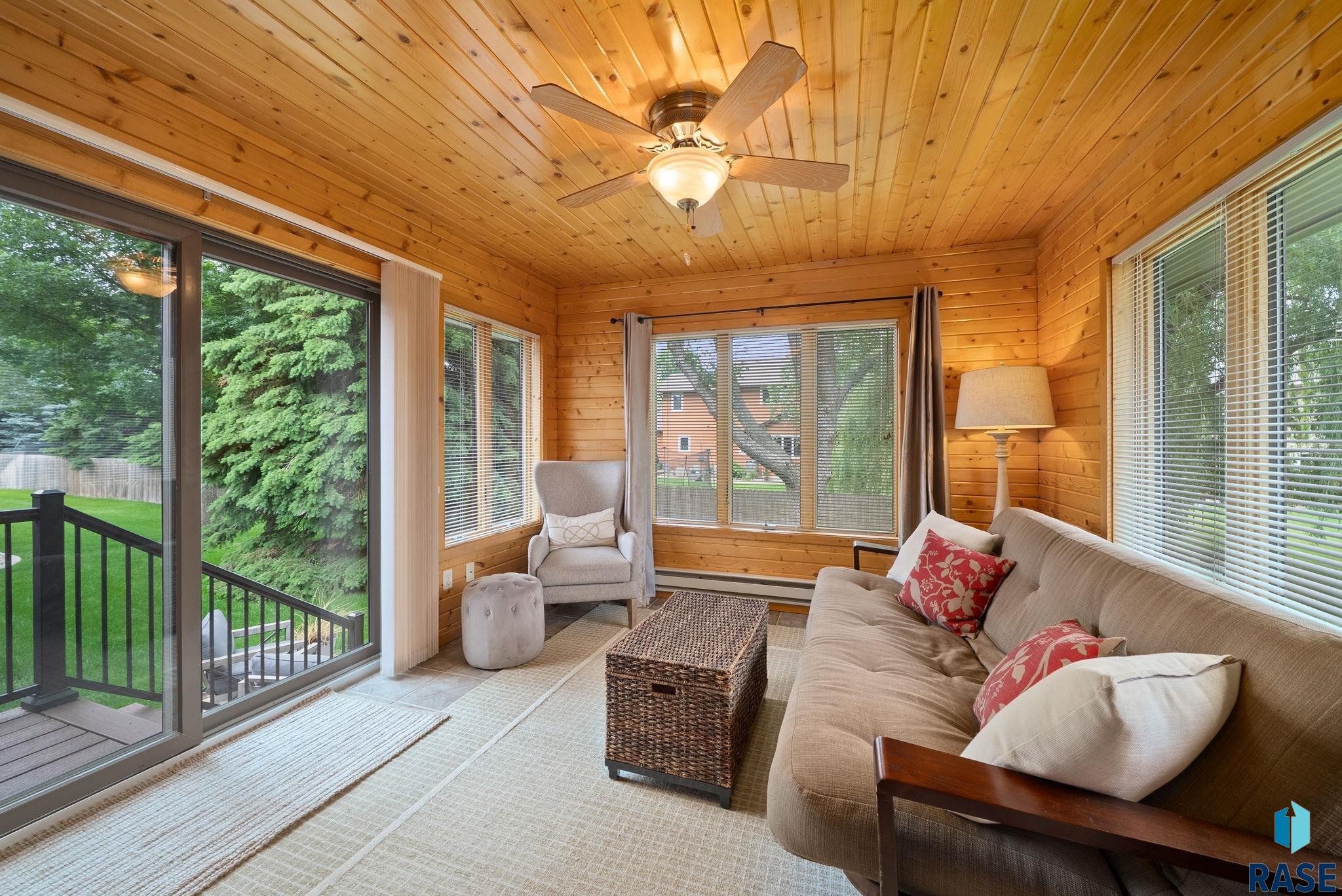 Sioux Falls, South Dakota 57103, United States, 3 Bedrooms Bedrooms, ,3 BathroomsBathrooms,Residential,Pending,148680