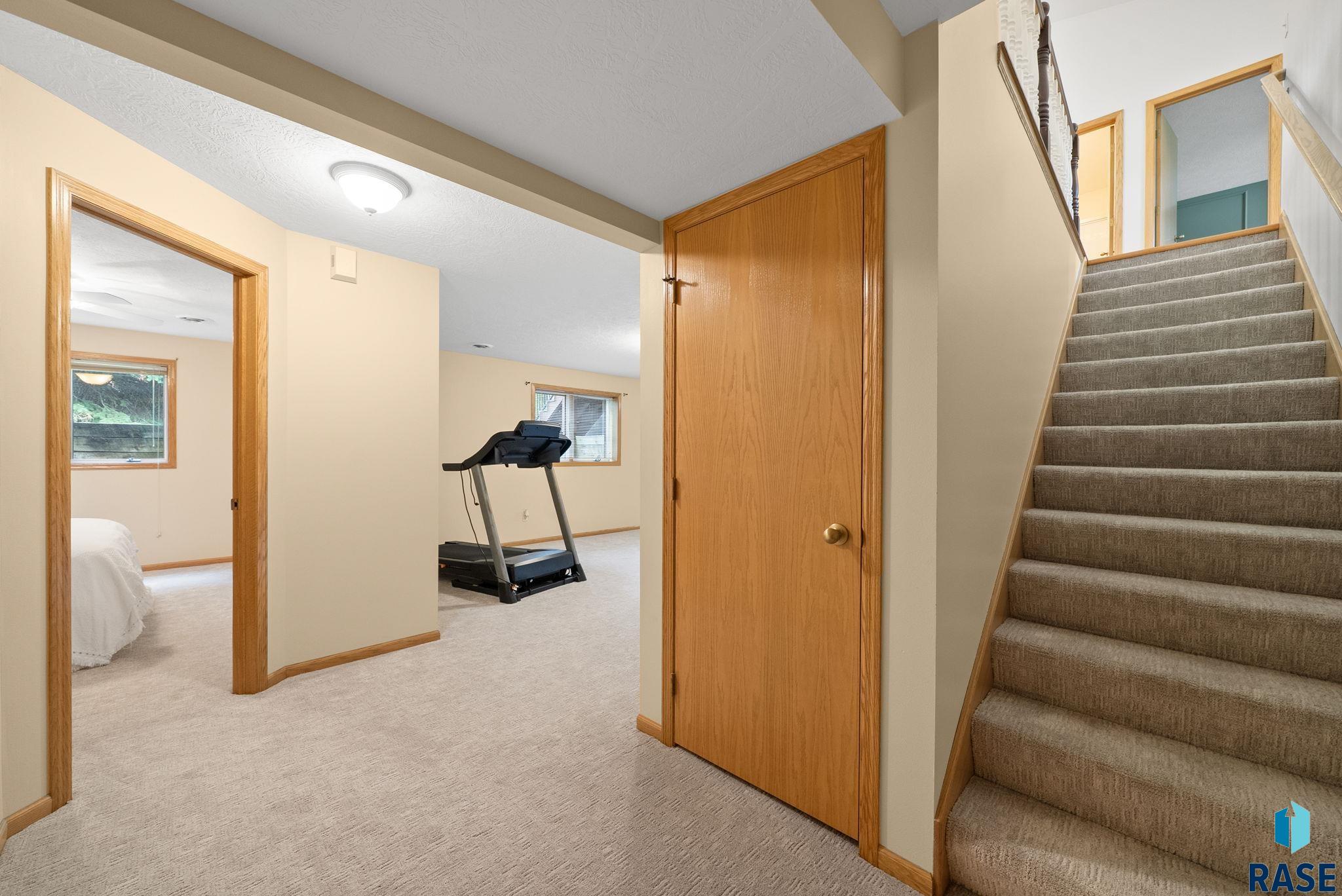 Sioux Falls, South Dakota 57103, United States, 3 Bedrooms Bedrooms, ,3 BathroomsBathrooms,Residential,Pending,148680