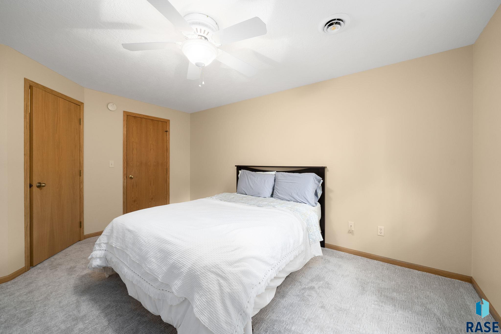 Sioux Falls, South Dakota 57103, United States, 3 Bedrooms Bedrooms, ,3 BathroomsBathrooms,Residential,Pending,148680