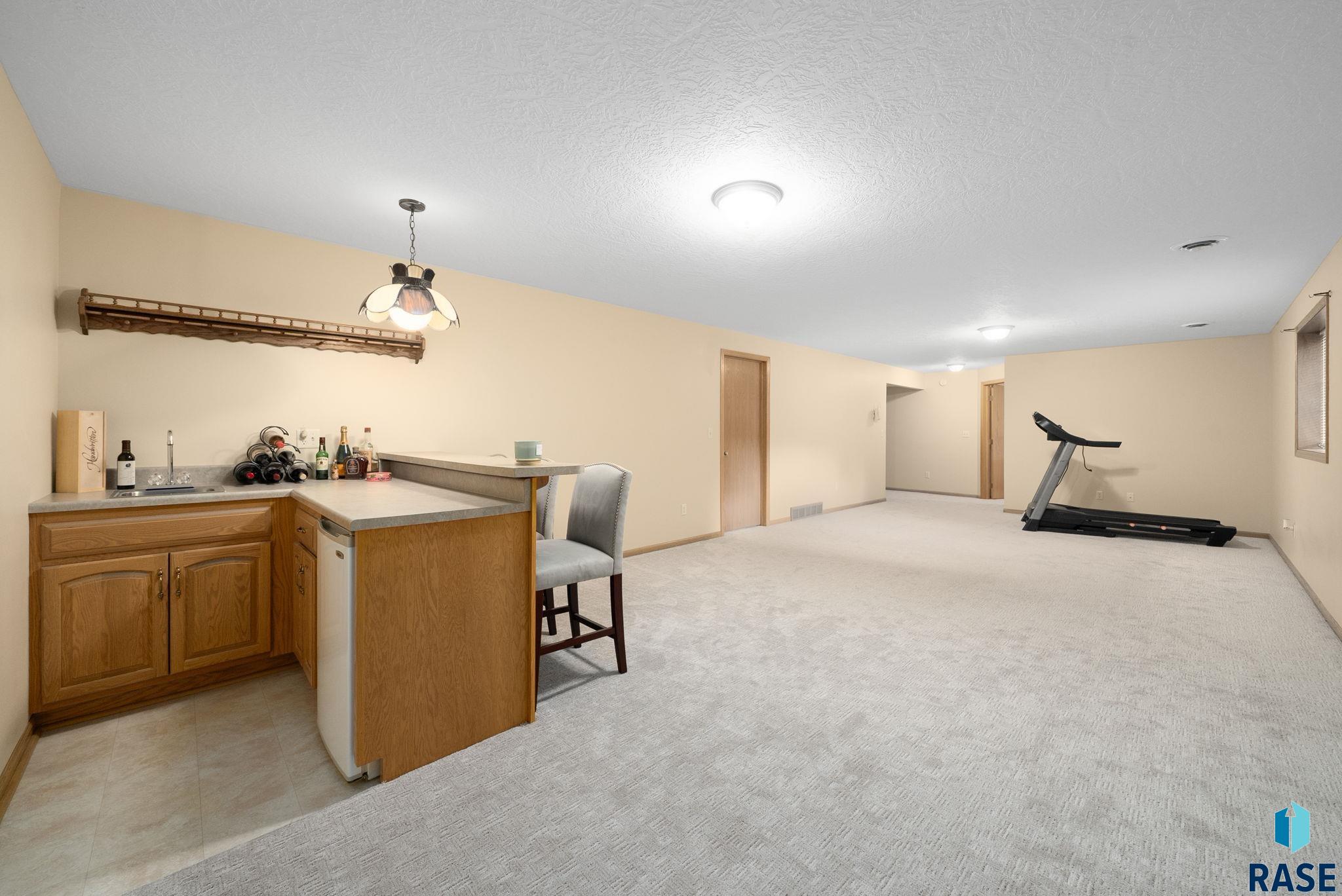 Sioux Falls, South Dakota 57103, United States, 3 Bedrooms Bedrooms, ,3 BathroomsBathrooms,Residential,Pending,148680