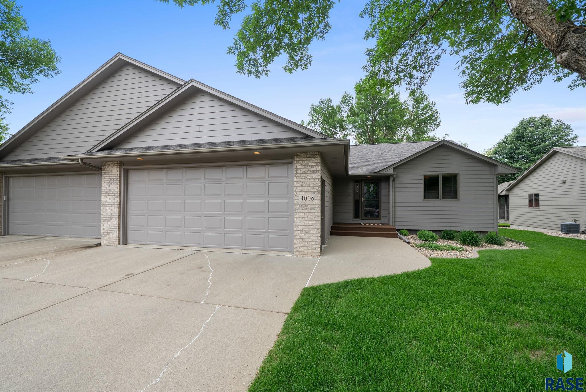 Sioux Falls, South Dakota 57103, United States, 3 Bedrooms Bedrooms, ,3 BathroomsBathrooms,Residential,Pending,148680