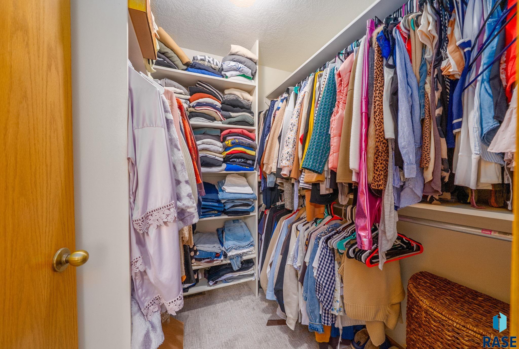 Sioux Falls, South Dakota 57103, United States, 3 Bedrooms Bedrooms, ,3 BathroomsBathrooms,Residential,Pending,148680