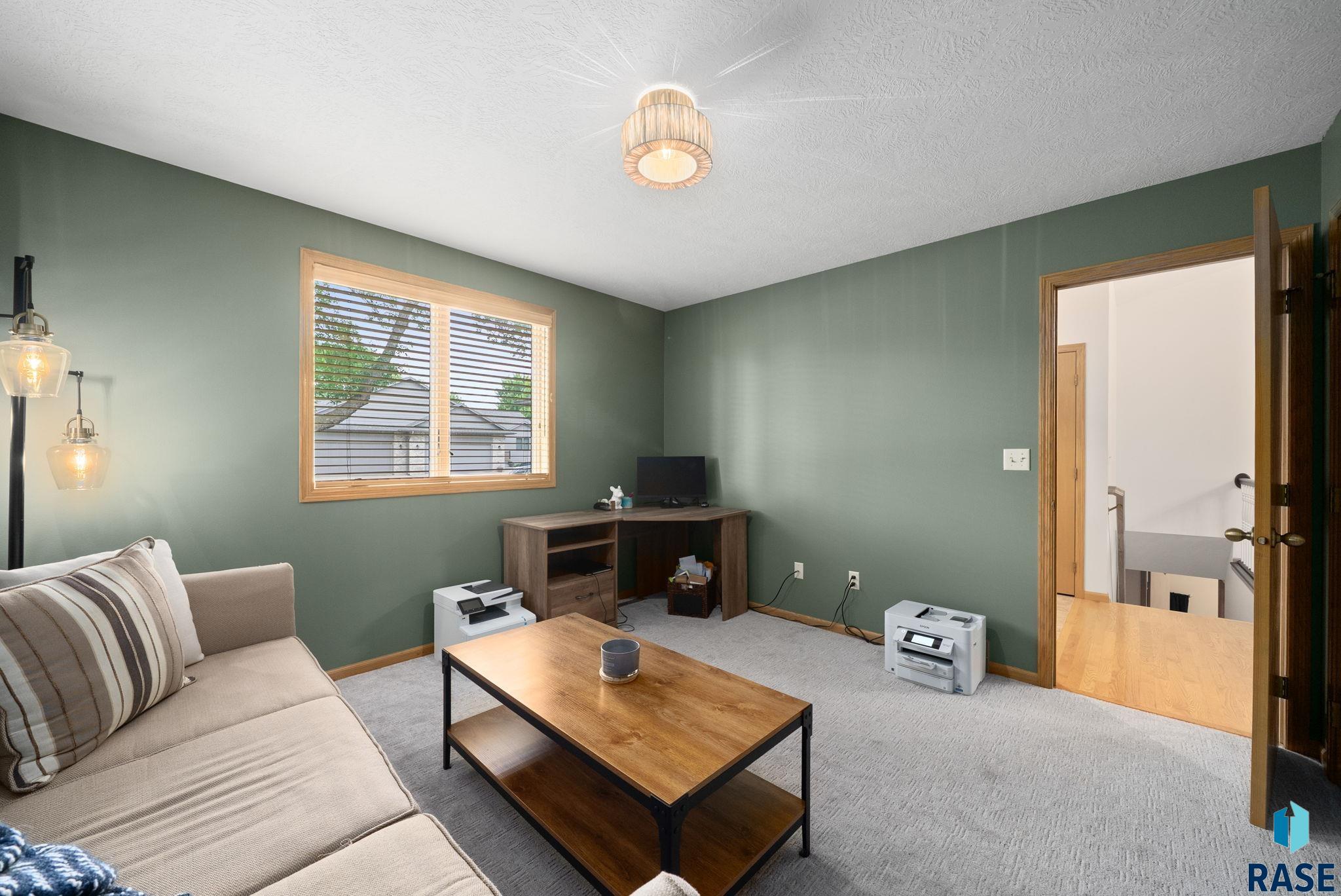 Sioux Falls, South Dakota 57103, United States, 3 Bedrooms Bedrooms, ,3 BathroomsBathrooms,Residential,Pending,148680