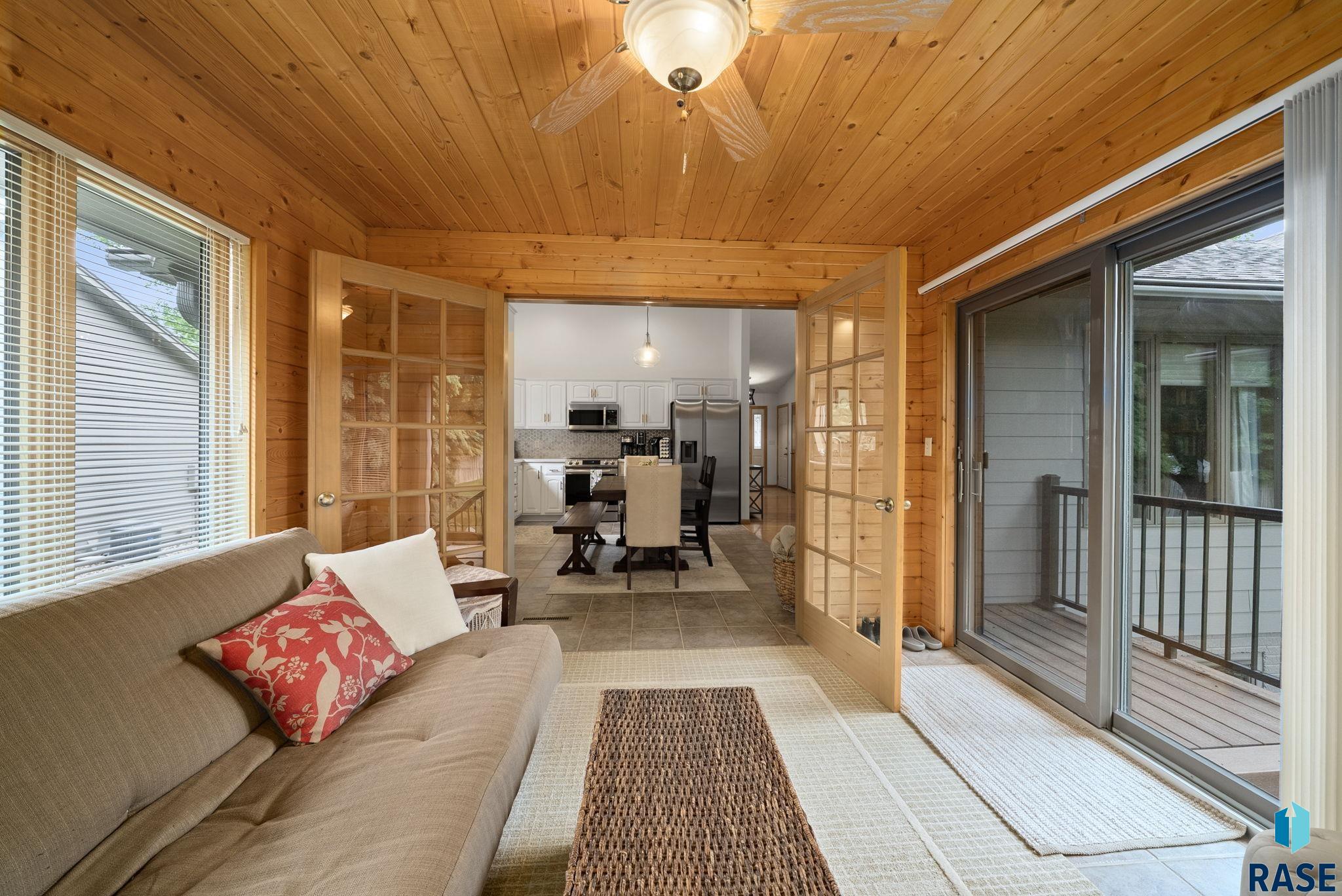 Sioux Falls, South Dakota 57103, United States, 3 Bedrooms Bedrooms, ,3 BathroomsBathrooms,Residential,Pending,148680