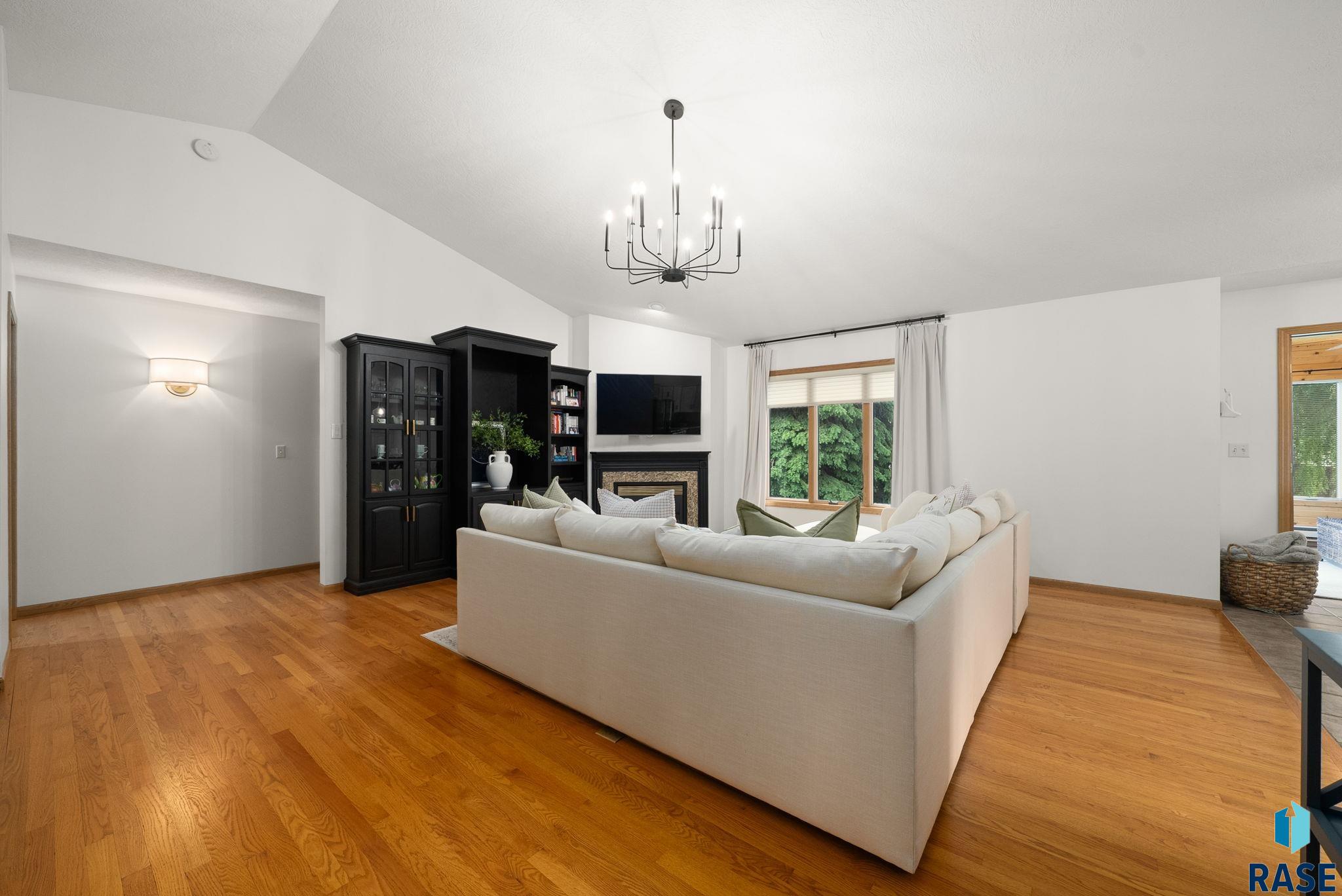 Sioux Falls, South Dakota 57103, United States, 3 Bedrooms Bedrooms, ,3 BathroomsBathrooms,Residential,Pending,148680