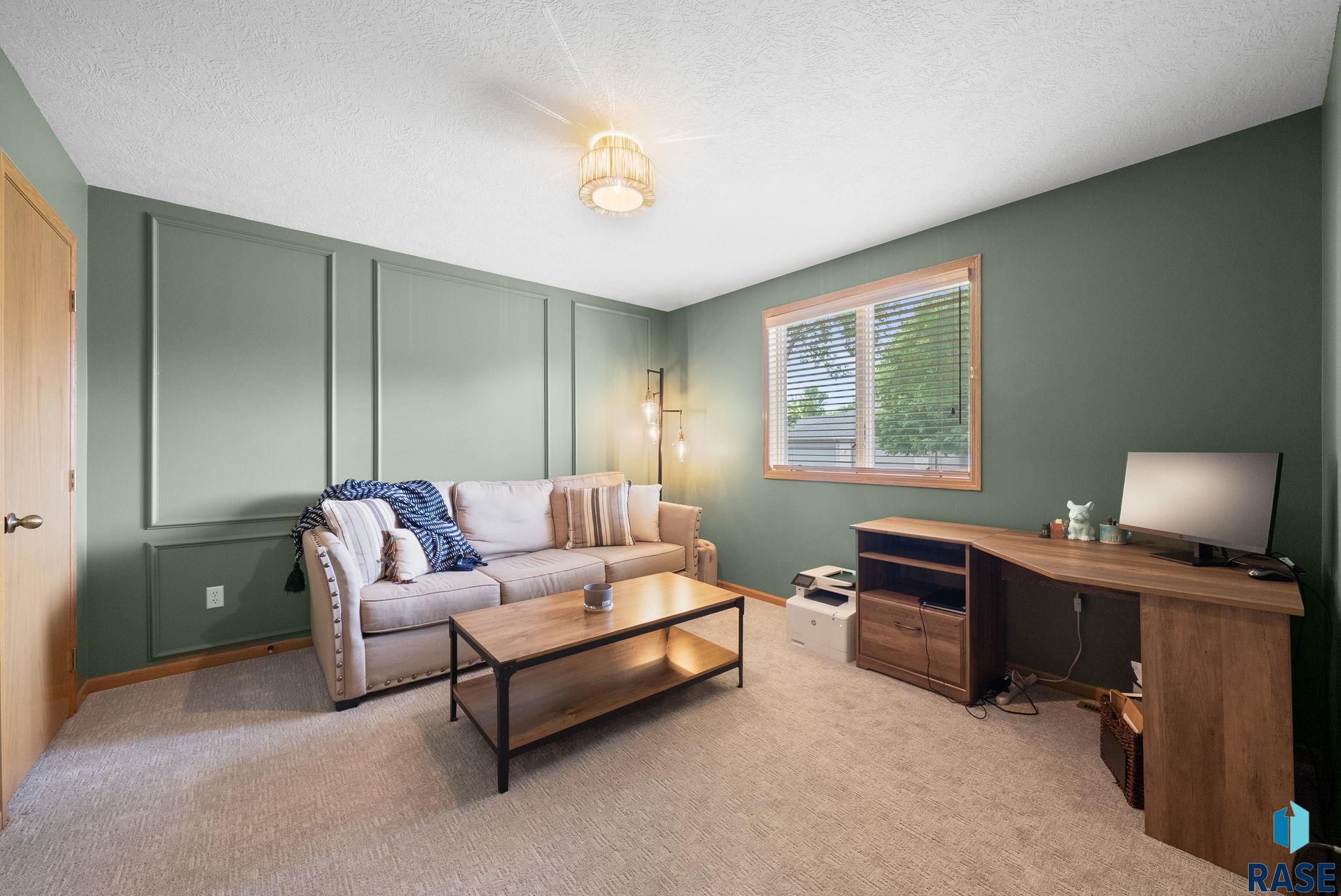 Sioux Falls, South Dakota 57103, United States, 3 Bedrooms Bedrooms, ,3 BathroomsBathrooms,Residential,Pending,148680