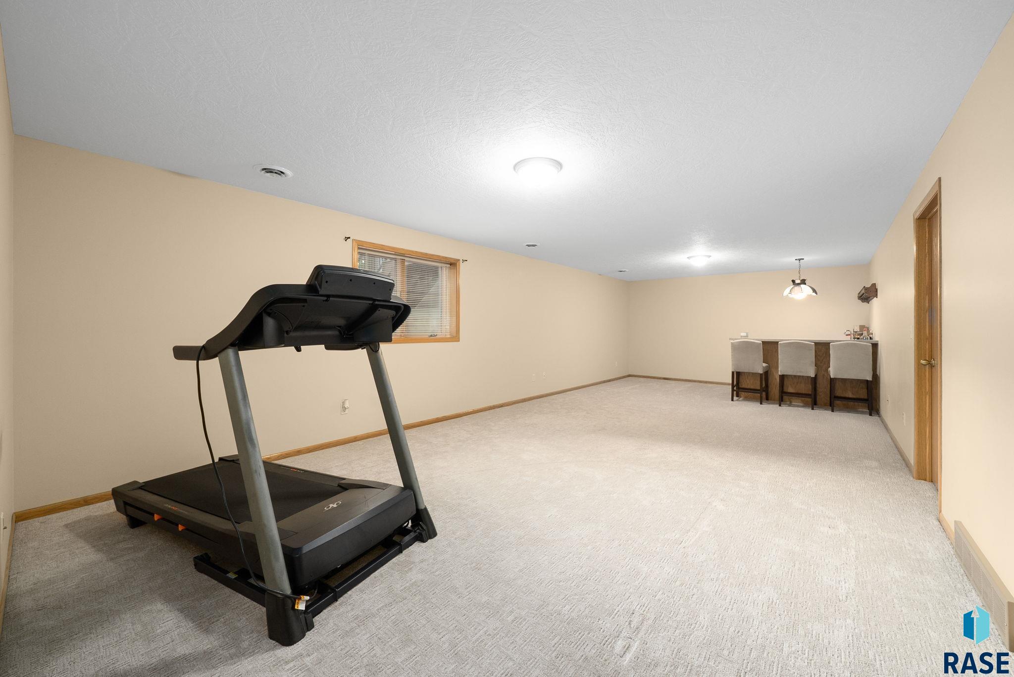 Sioux Falls, South Dakota 57103, United States, 3 Bedrooms Bedrooms, ,3 BathroomsBathrooms,Residential,Pending,148680