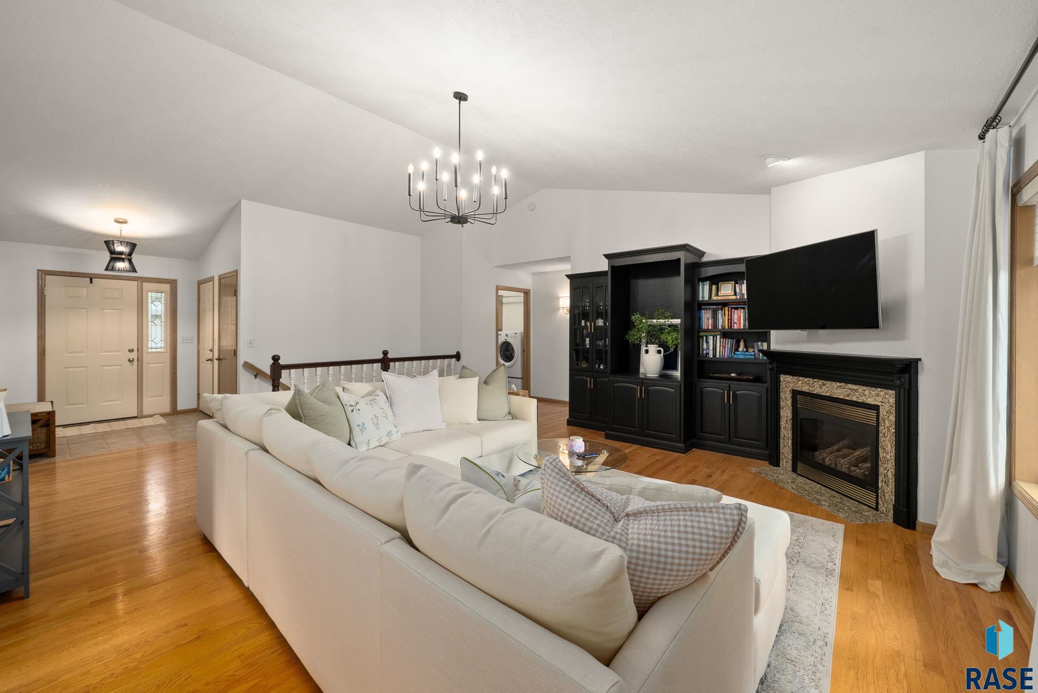 Sioux Falls, South Dakota 57103, United States, 3 Bedrooms Bedrooms, ,3 BathroomsBathrooms,Residential,Pending,148680