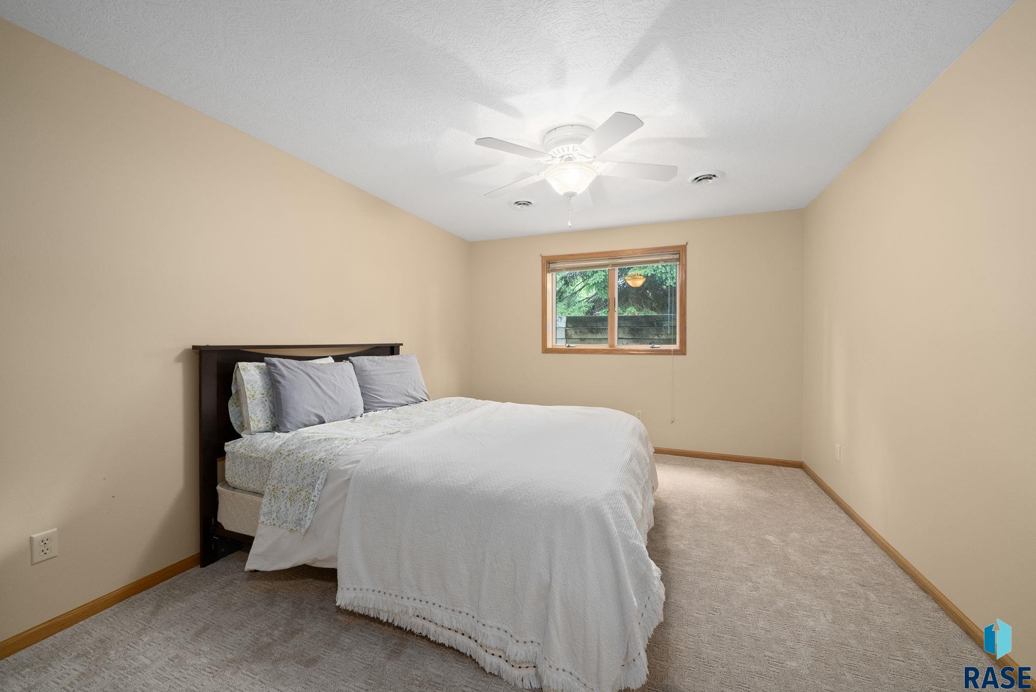 Sioux Falls, South Dakota 57103, United States, 3 Bedrooms Bedrooms, ,3 BathroomsBathrooms,Residential,Pending,148680