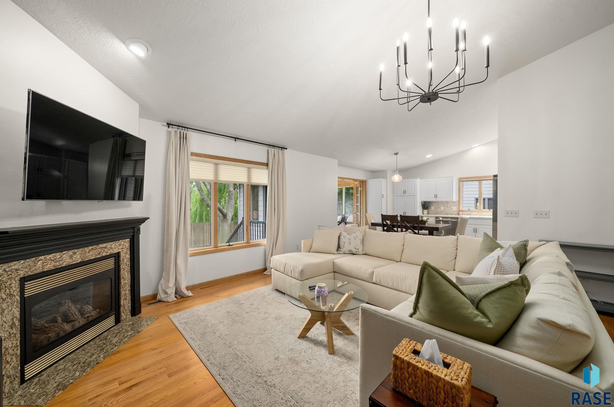 Sioux Falls, South Dakota 57103, United States, 3 Bedrooms Bedrooms, ,3 BathroomsBathrooms,Residential,Pending,148680