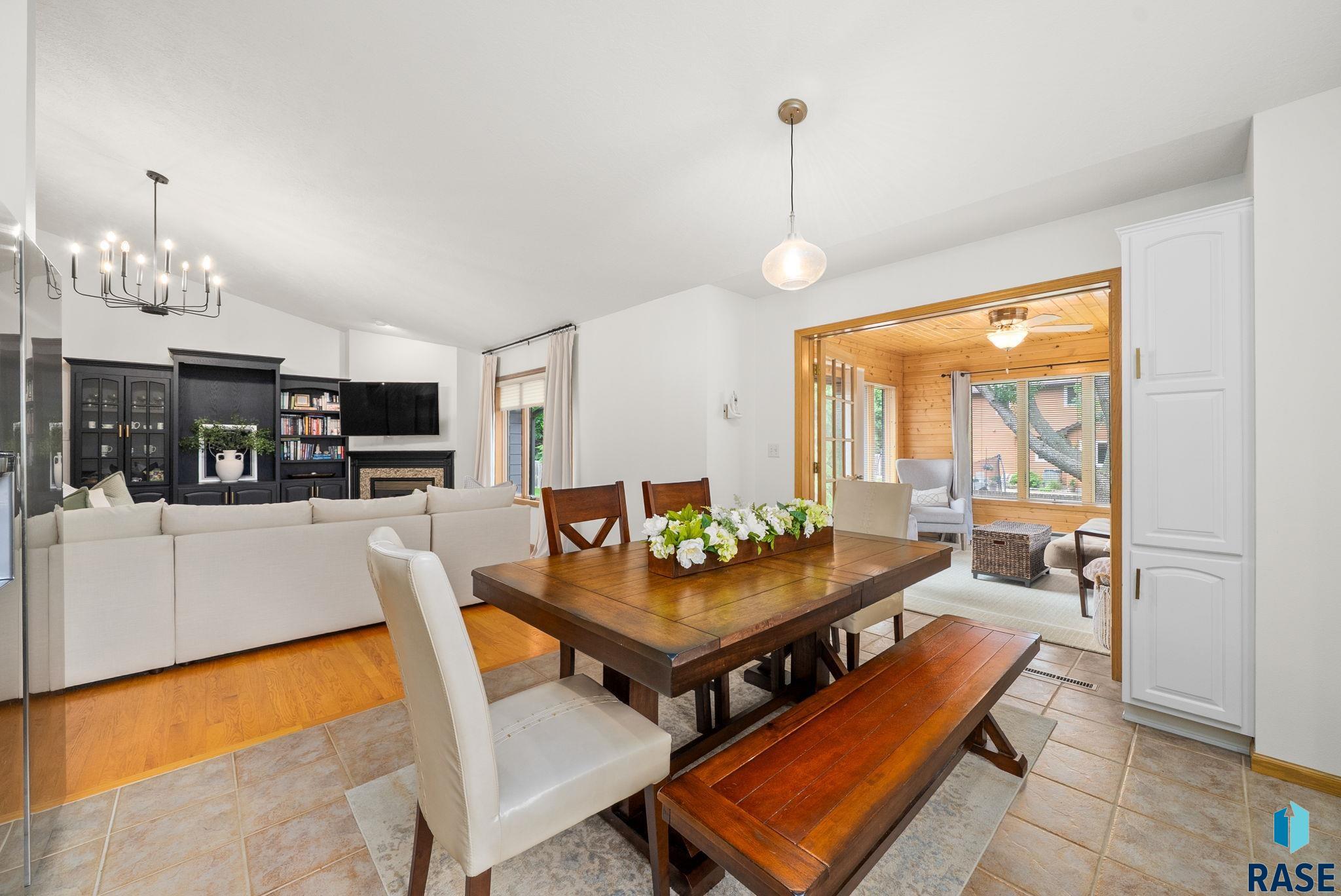 Sioux Falls, South Dakota 57103, United States, 3 Bedrooms Bedrooms, ,3 BathroomsBathrooms,Residential,Pending,148680