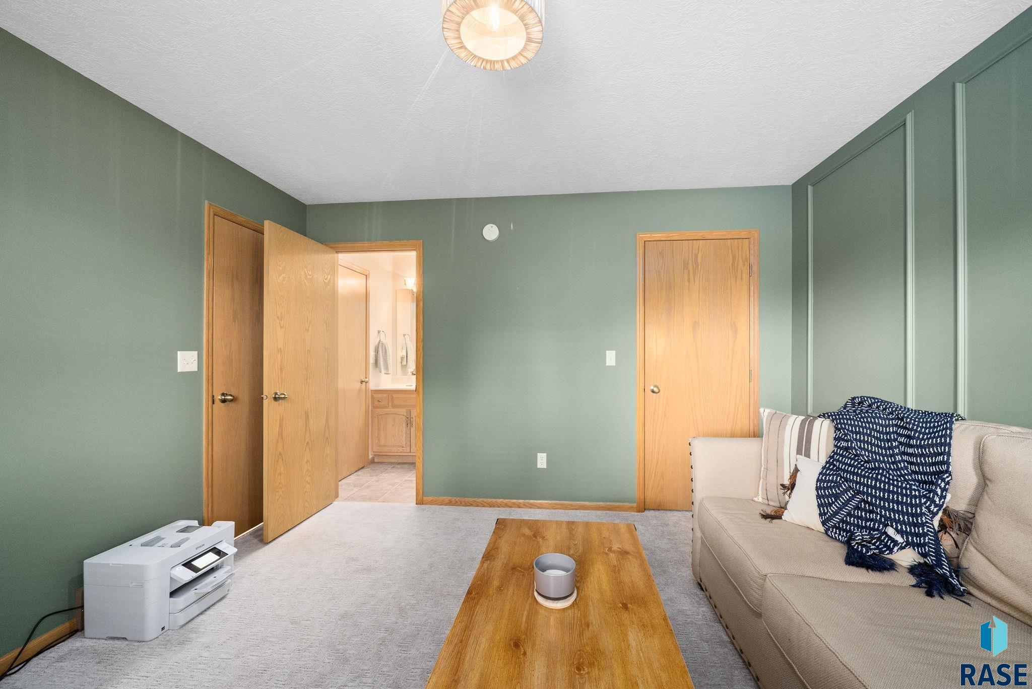 Sioux Falls, South Dakota 57103, United States, 3 Bedrooms Bedrooms, ,3 BathroomsBathrooms,Residential,Pending,148680