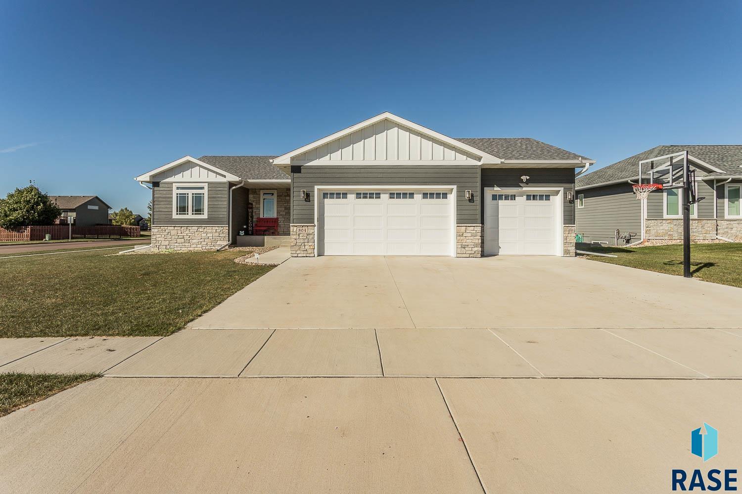 804 Johnson Creek Ct Court, Harrisburg, South Dakota image 1