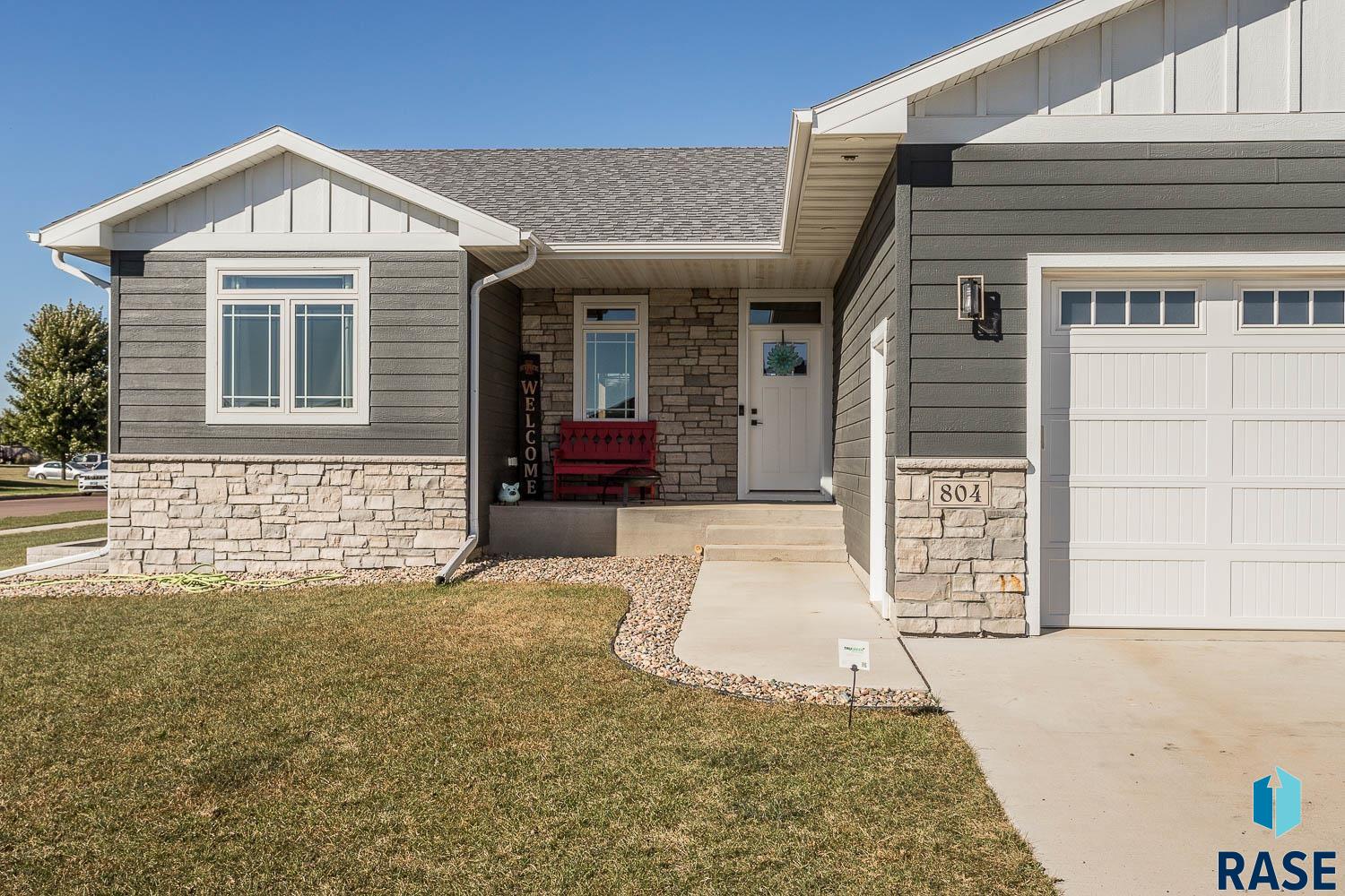 804 Johnson Creek Ct Court, Harrisburg, South Dakota image 2