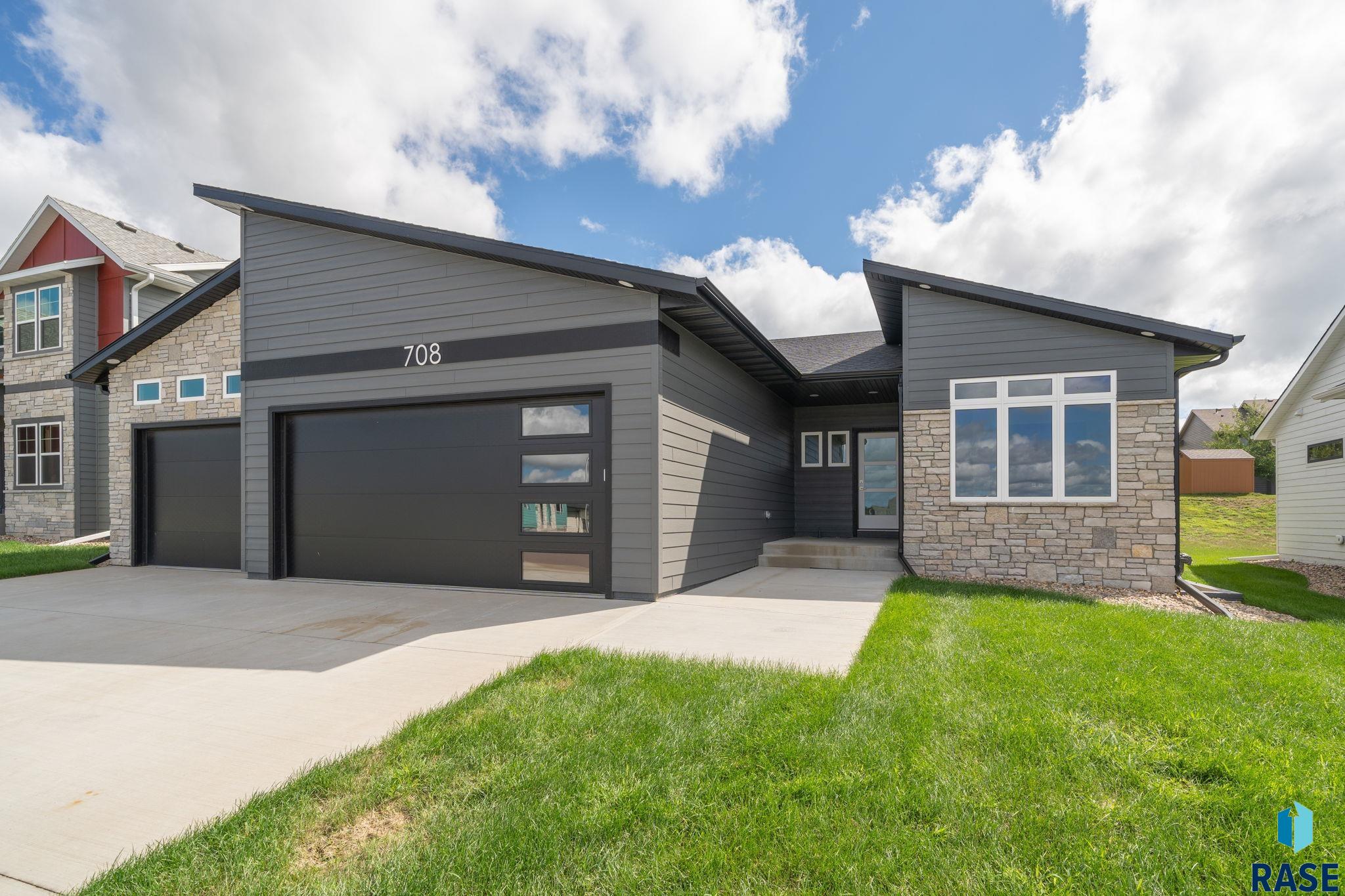 708 S 4th Cir Circle, Brandon, South Dakota image 44