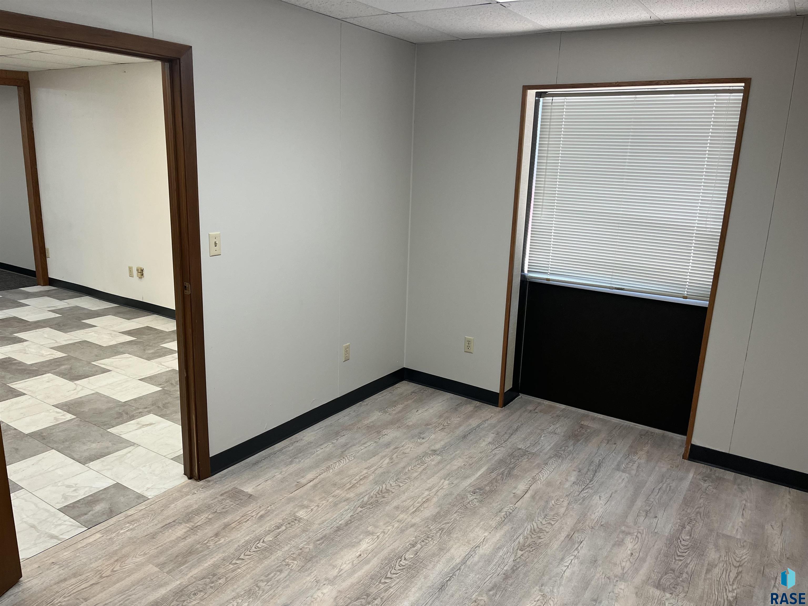 Sioux Falls, South Dakota 57104, United States, ,Commercial,Active,42060