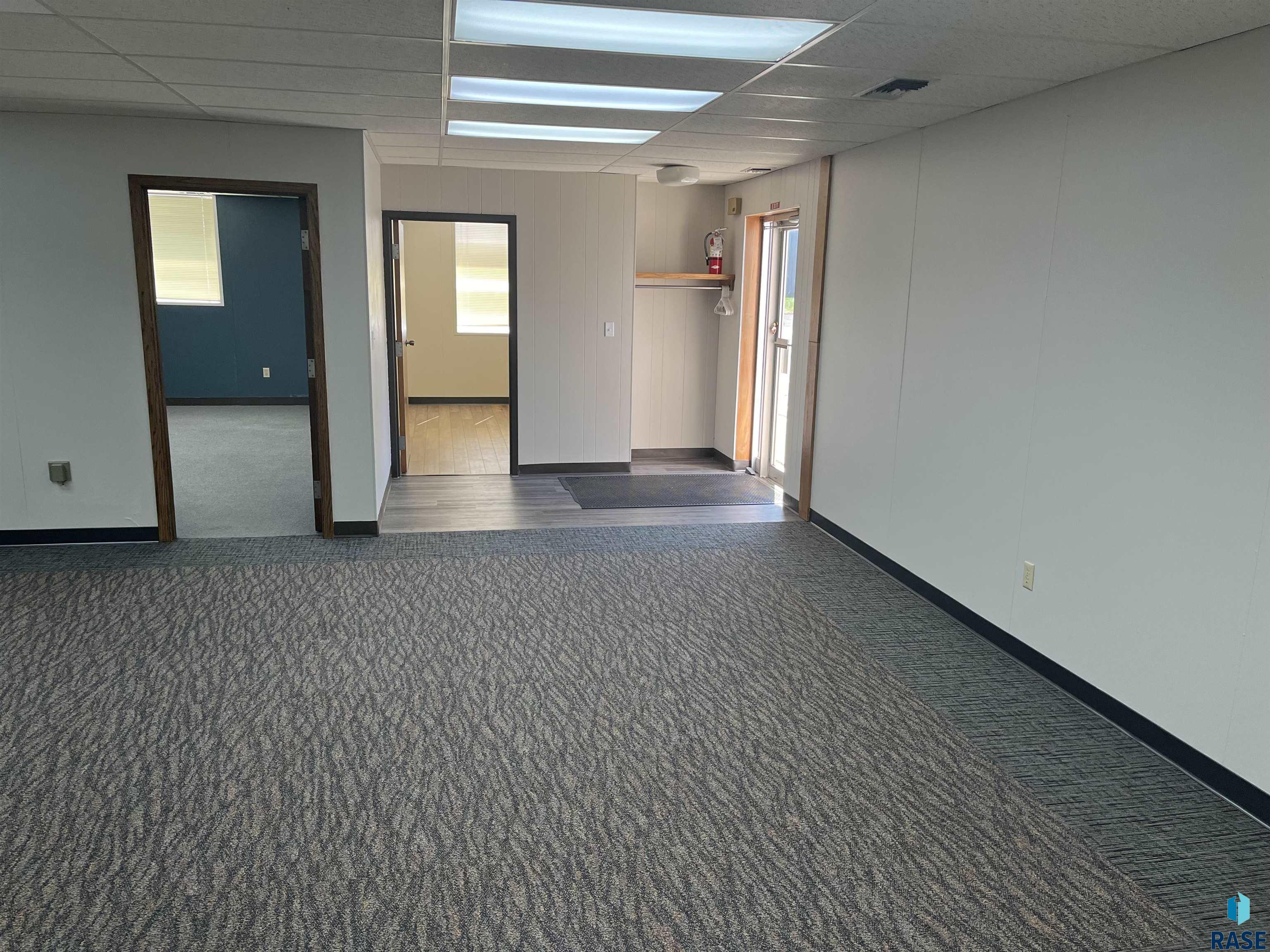 Sioux Falls, South Dakota 57104, United States, ,Commercial,Active,42060