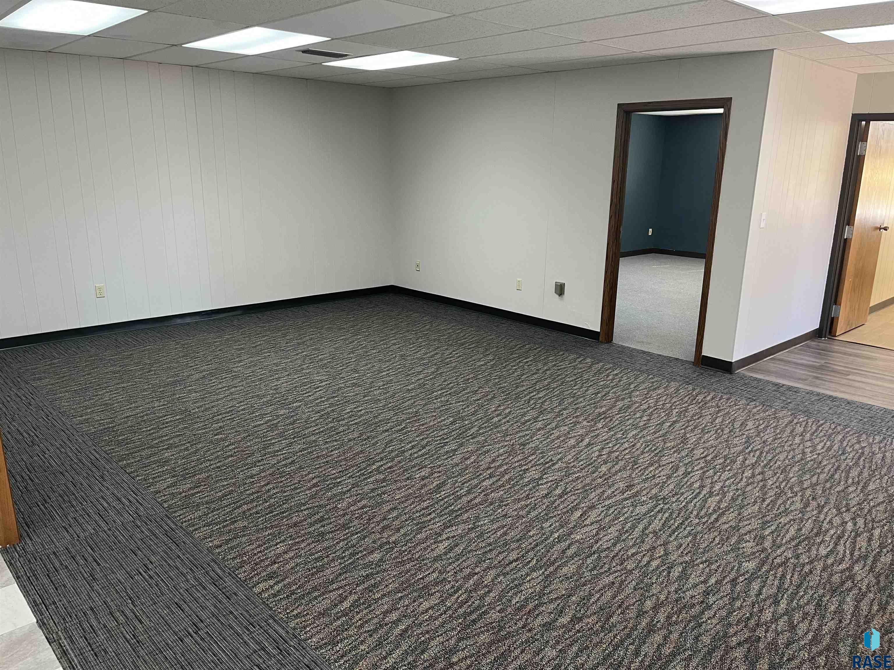 Sioux Falls, South Dakota 57104, United States, ,Commercial,Active,42060