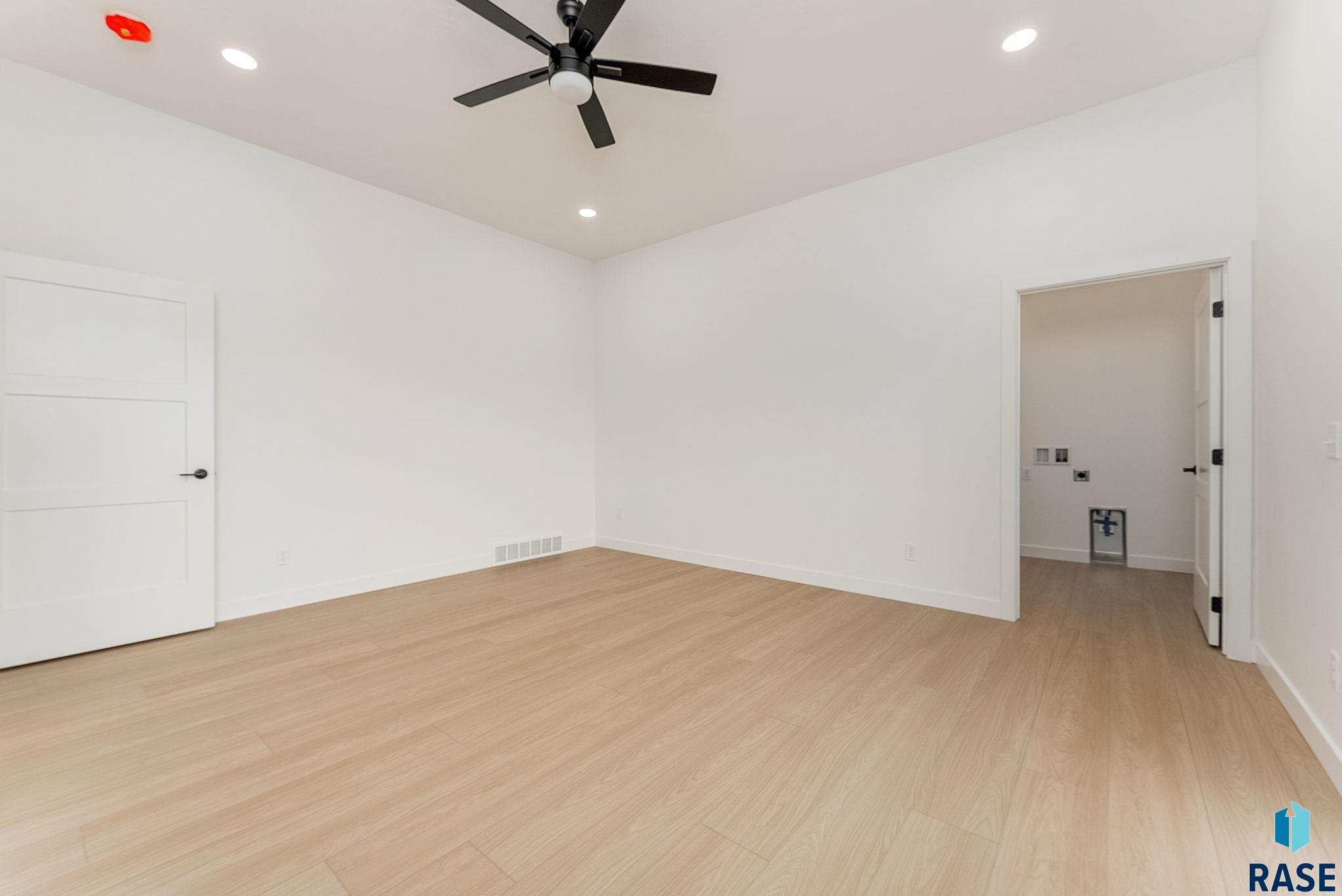 413 W 5th St Street, Crooks, New Jersey image 11