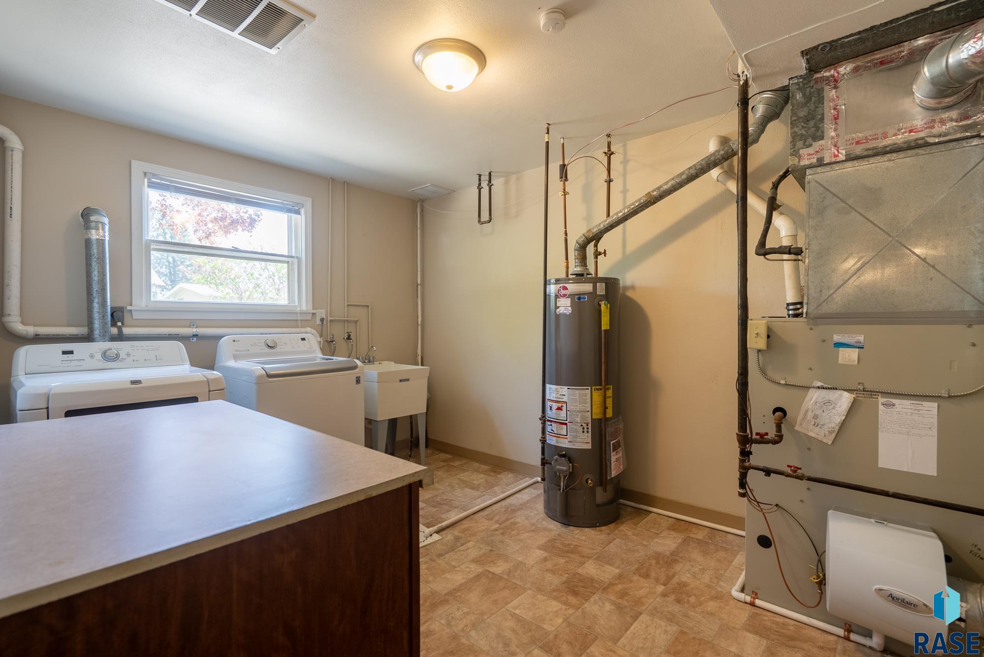 Sioux Falls, South Dakota 57105, United States, 4 Bedrooms Bedrooms, ,2 BathroomsBathrooms,Residential,Active,168928