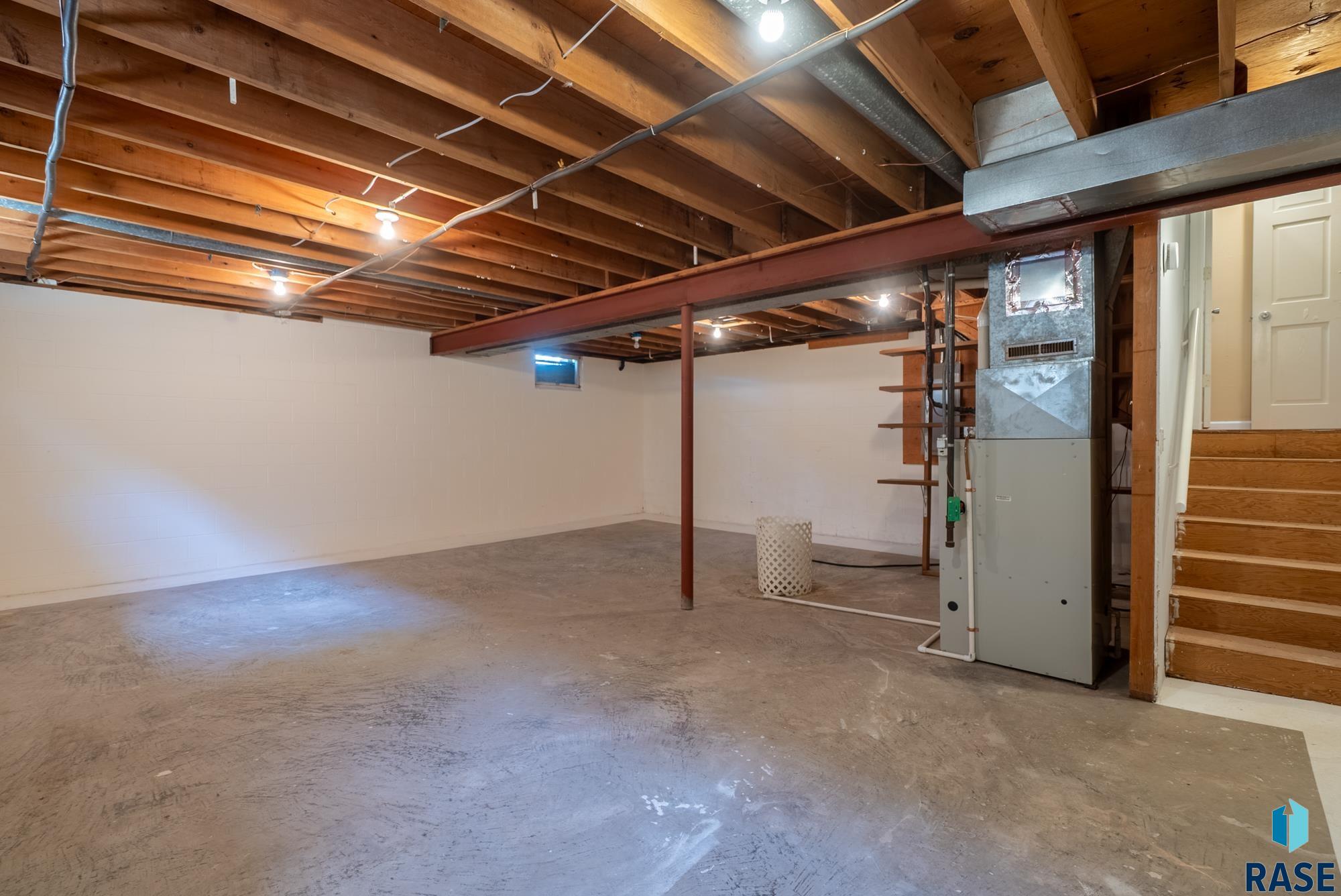 Sioux Falls, South Dakota 57105, United States, 4 Bedrooms Bedrooms, ,2 BathroomsBathrooms,Residential,Active,168928