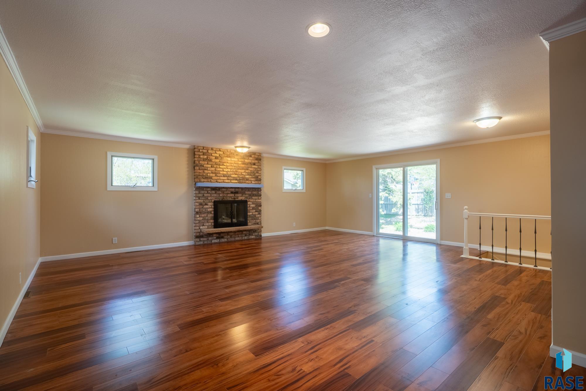 Sioux Falls, South Dakota 57105, United States, 4 Bedrooms Bedrooms, ,2 BathroomsBathrooms,Residential,Active,168928