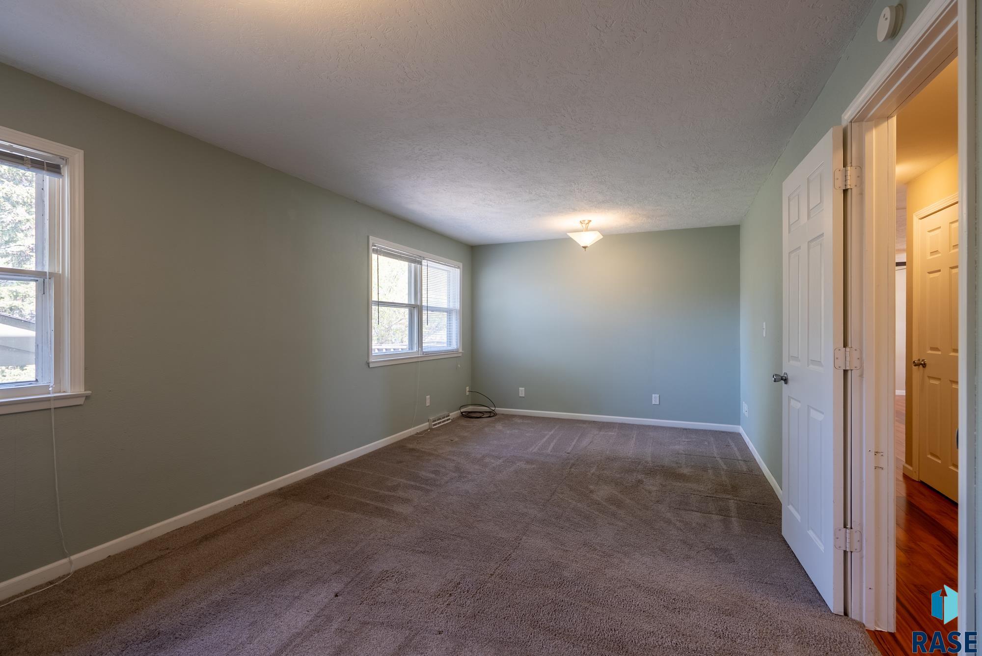 Sioux Falls, South Dakota 57105, United States, 4 Bedrooms Bedrooms, ,2 BathroomsBathrooms,Residential,Active,168928