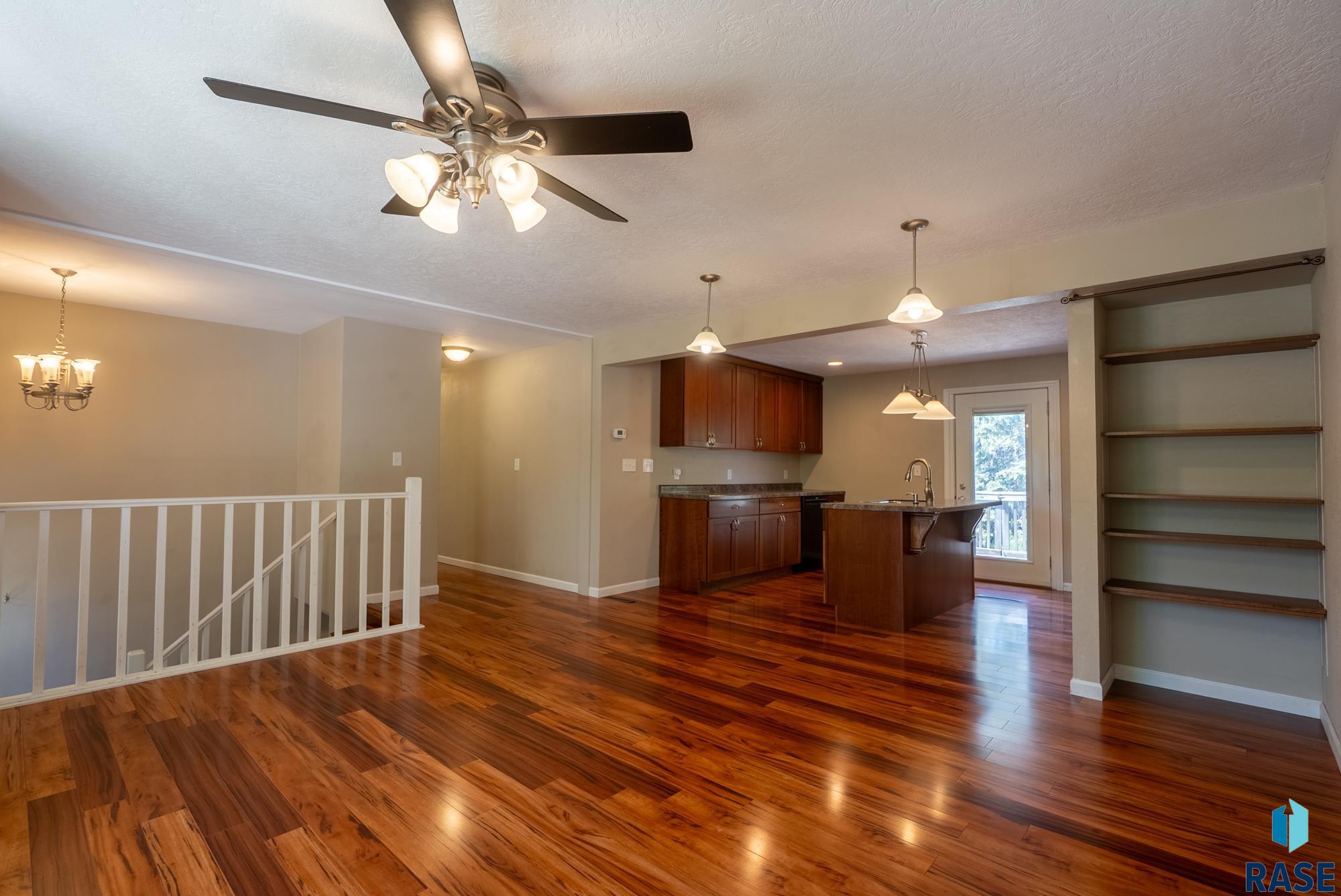 Sioux Falls, South Dakota 57105, United States, 4 Bedrooms Bedrooms, ,2 BathroomsBathrooms,Residential,Active,168928