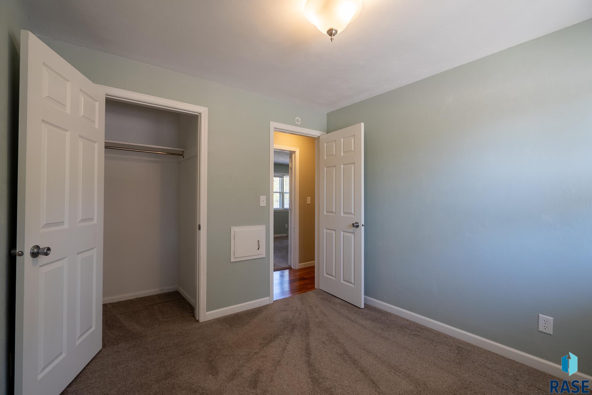 Sioux Falls, South Dakota 57105, United States, 4 Bedrooms Bedrooms, ,2 BathroomsBathrooms,Residential,Active,168928