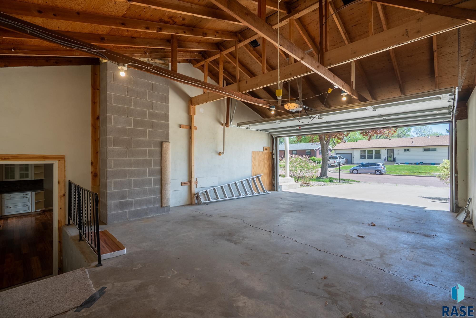 Sioux Falls, South Dakota 57105, United States, 4 Bedrooms Bedrooms, ,2 BathroomsBathrooms,Residential,Active,168928