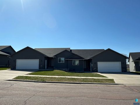 Photo of 1213 N Archer Ave, Sioux Falls, SD 57103 (MLS # 22502702)