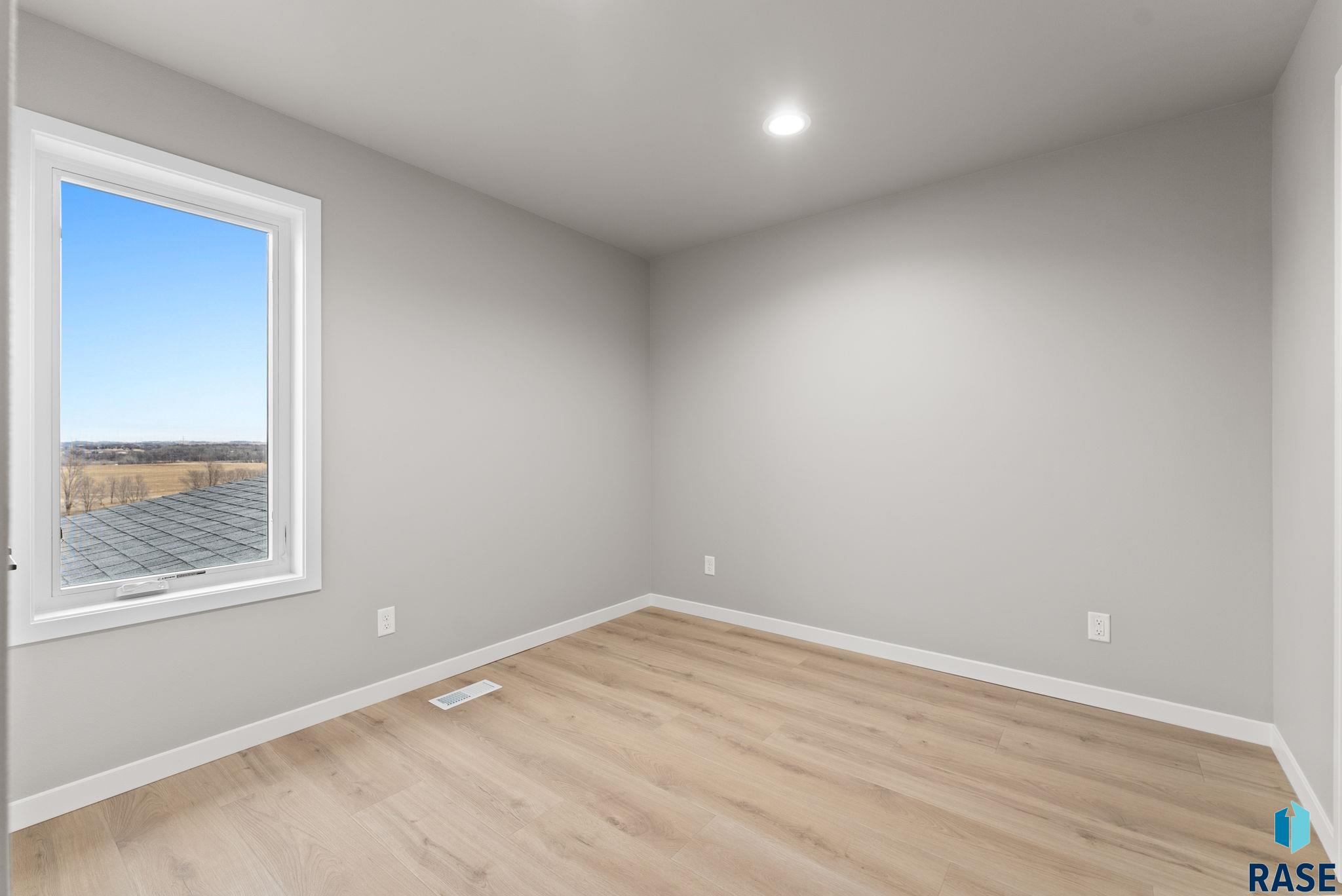 1521 W Burton Dr Drive, Brandon, South Dakota image 25
