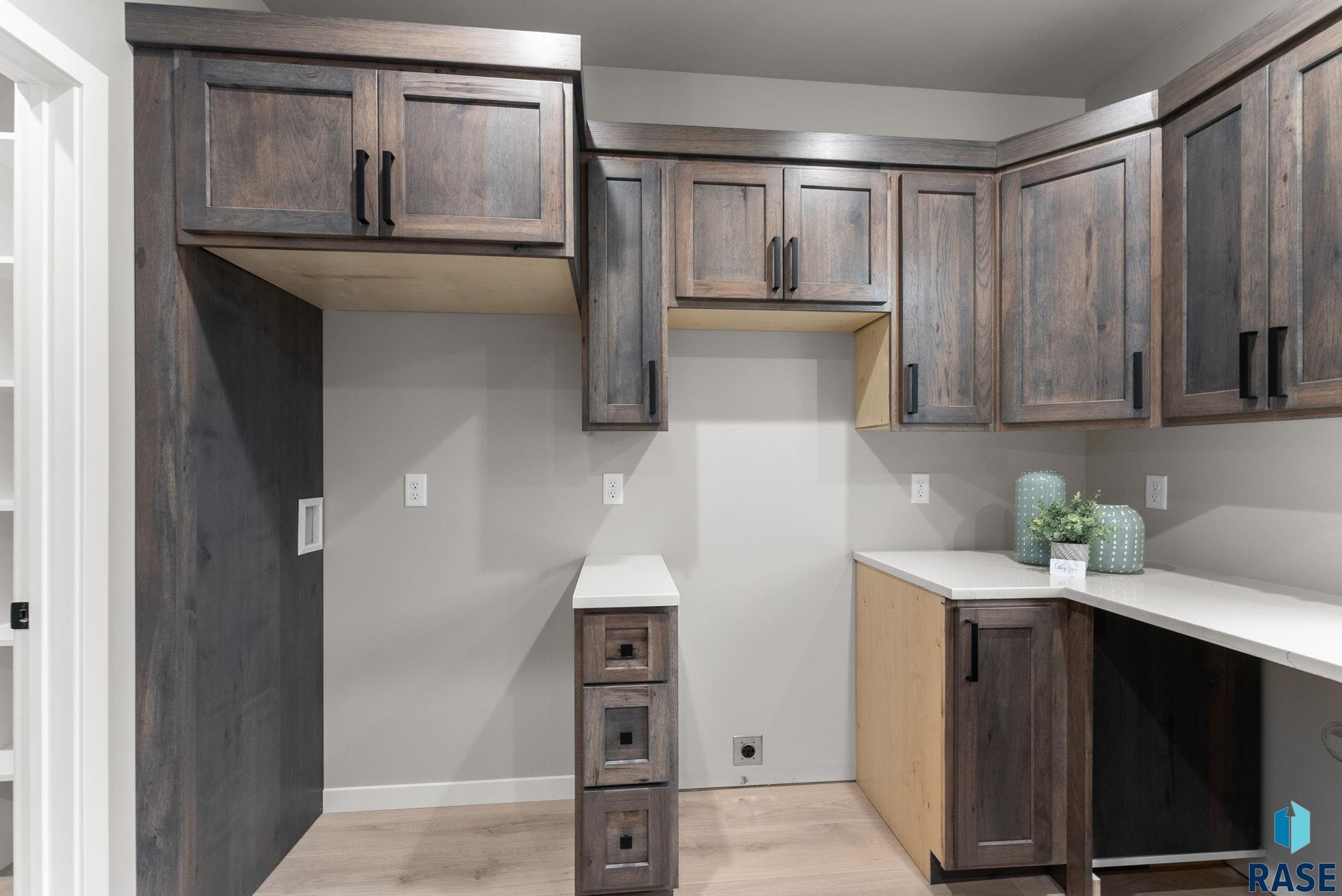 1521 W Burton Dr Drive, Brandon, South Dakota image 4