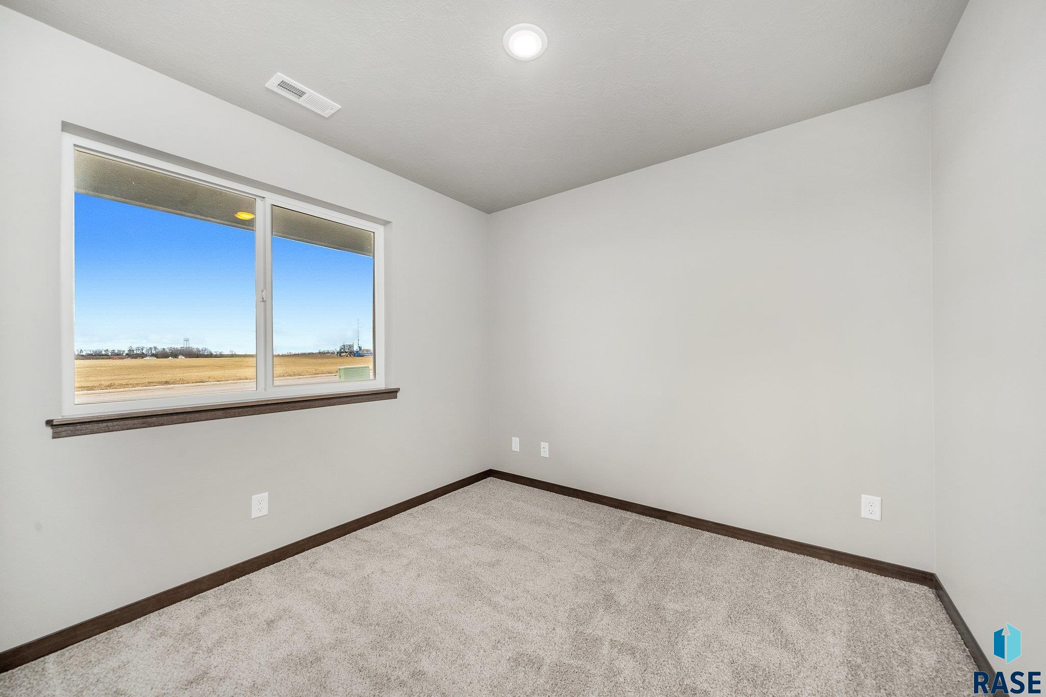 1612 N Tina Dr Drive, Sioux Falls, New Jersey image 3