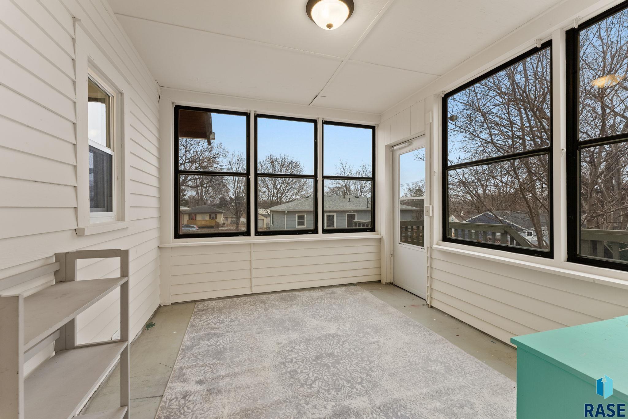 Sioux Falls, South Dakota 57105, United States, 2 Bedrooms Bedrooms, ,1 BathroomBathrooms,Residential,Contingent,9906