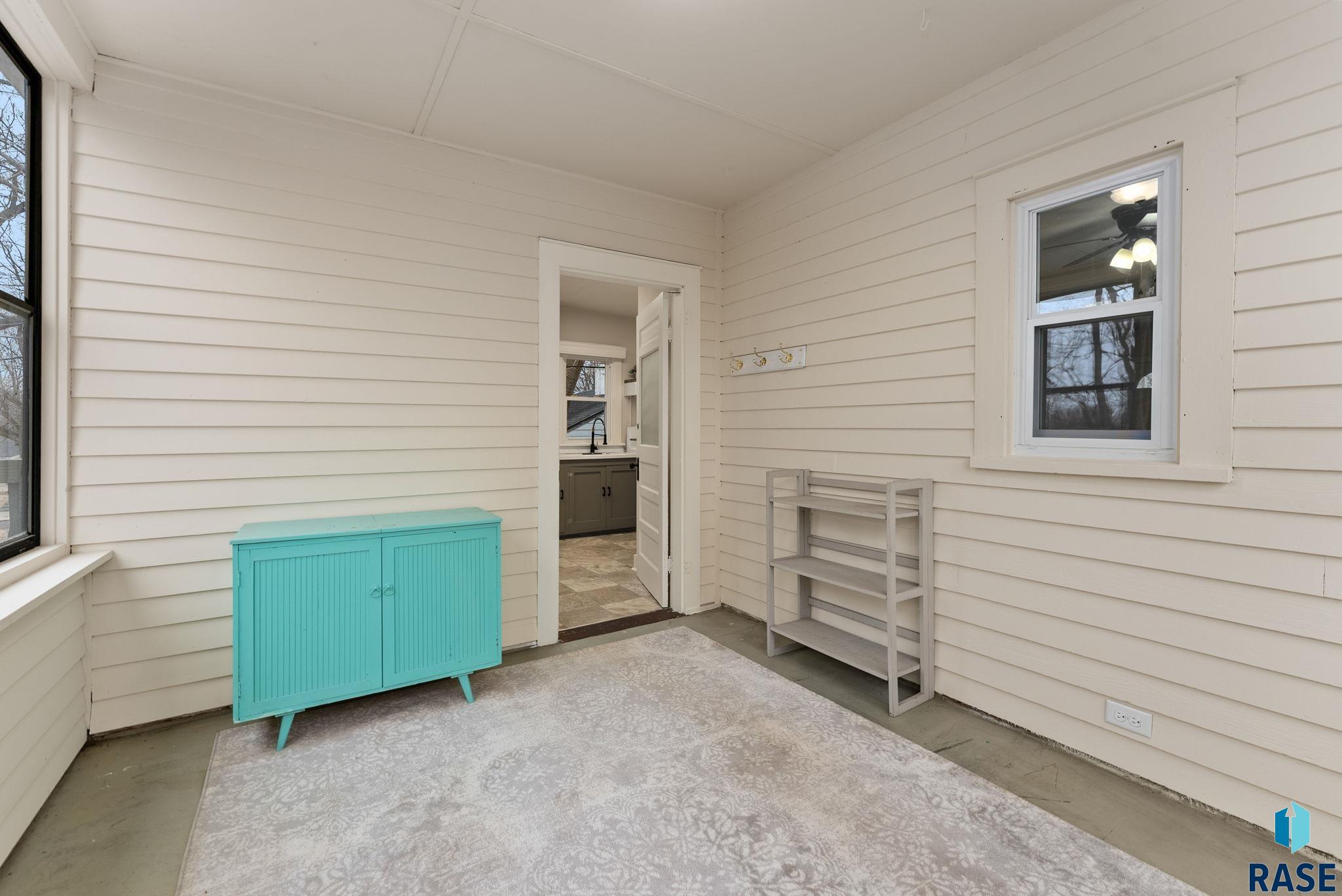 Sioux Falls, South Dakota 57105, United States, 2 Bedrooms Bedrooms, ,1 BathroomBathrooms,Residential,Contingent,9906