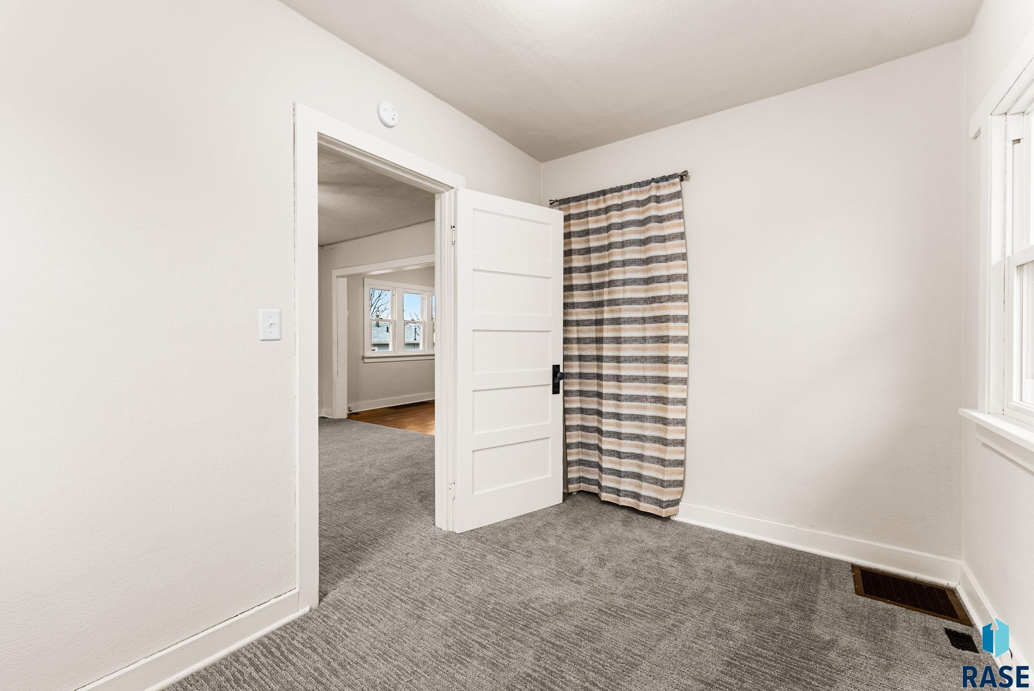 Sioux Falls, South Dakota 57105, United States, 2 Bedrooms Bedrooms, ,1 BathroomBathrooms,Residential,Contingent,9906