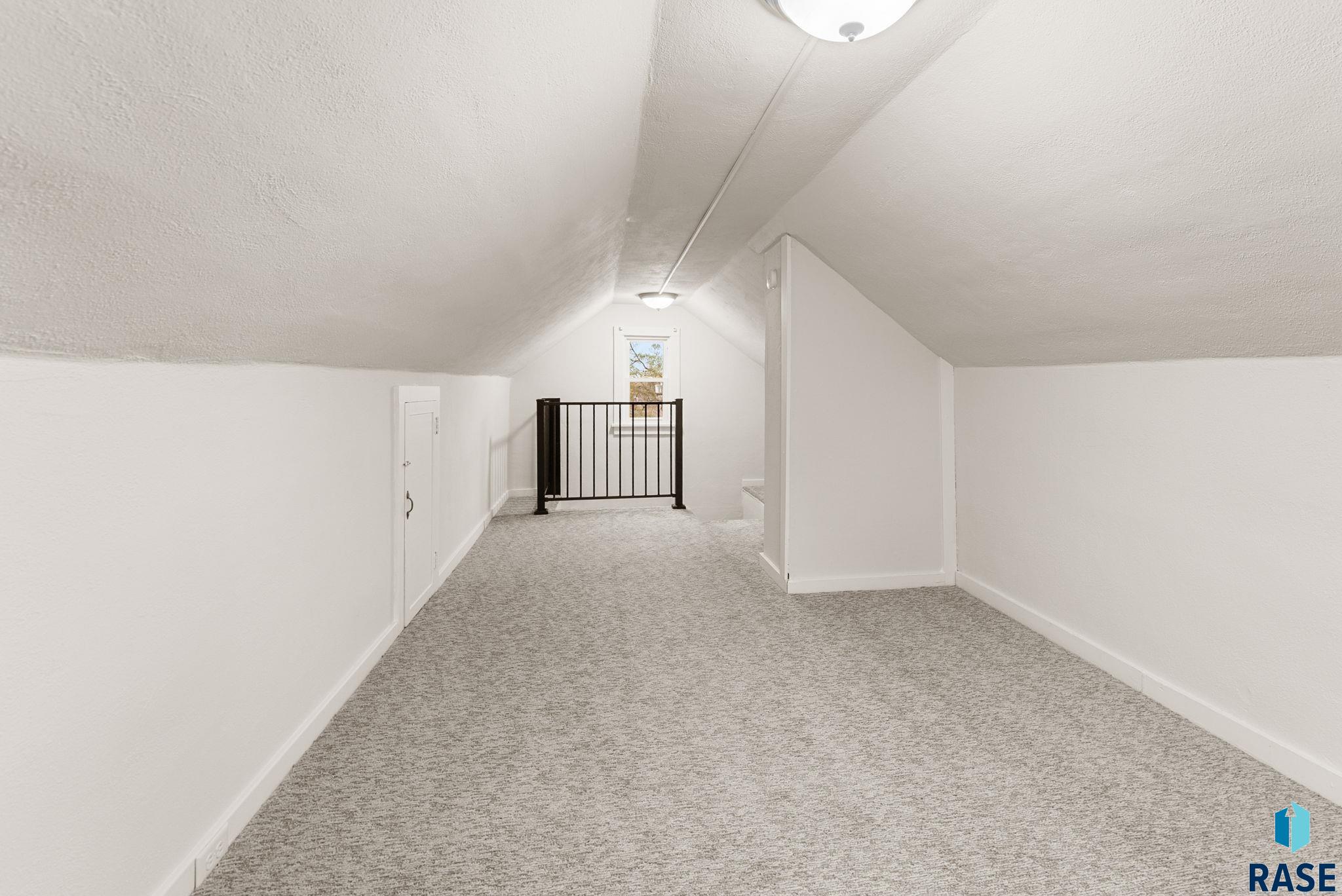 Sioux Falls, South Dakota 57105, United States, 2 Bedrooms Bedrooms, ,1 BathroomBathrooms,Residential,Contingent,9906