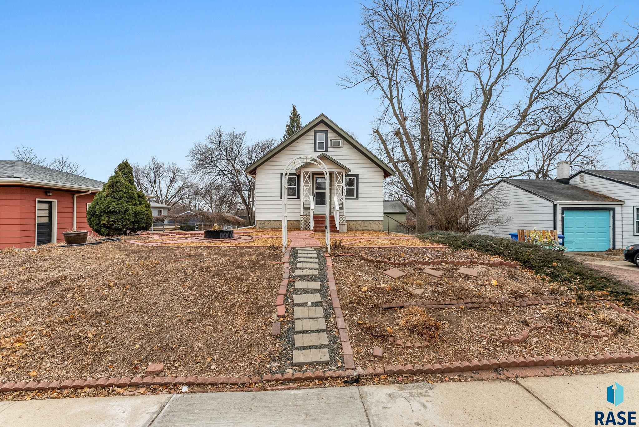 Sioux Falls, South Dakota 57105, United States, 2 Bedrooms Bedrooms, ,1 BathroomBathrooms,Residential,Contingent,9906